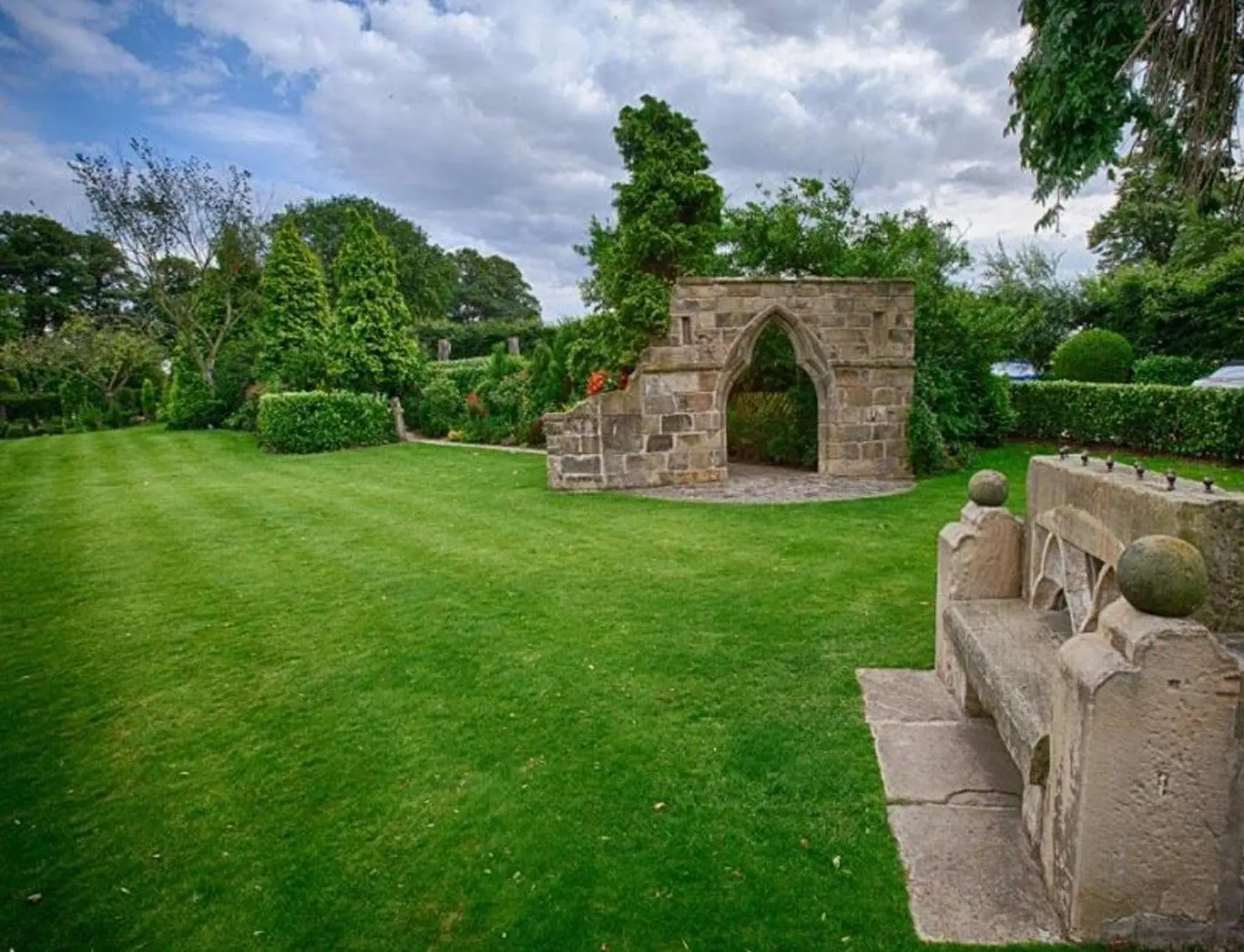 Facade/entrance, Garden in Rogerthorpe Manor Hotel