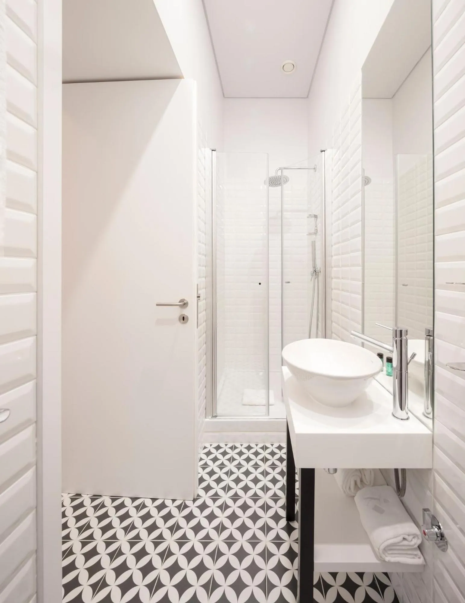 Toilet in Lisbon Serviced Apartments - Chiado Emenda
