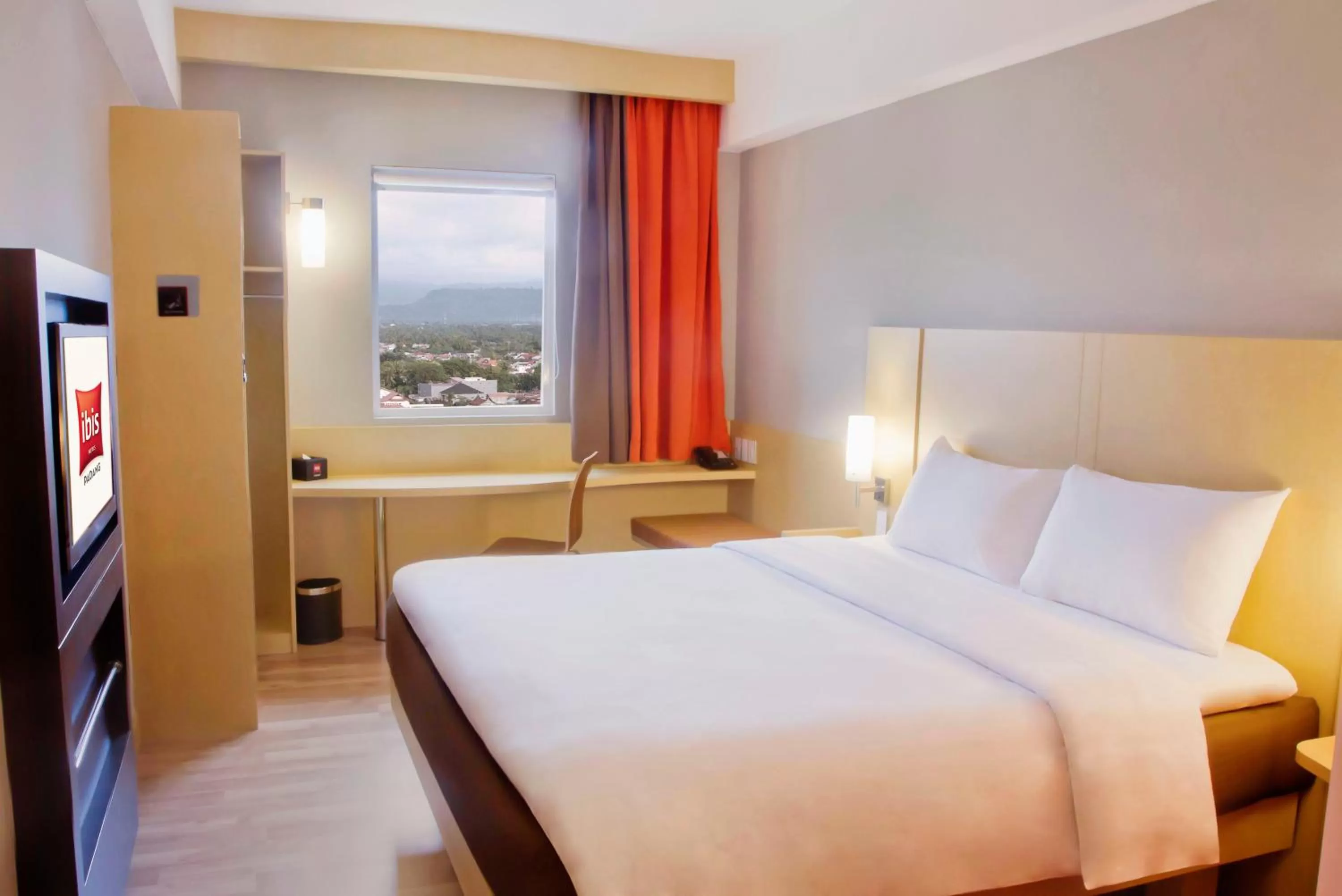 Bedroom, Bed in Ibis Padang