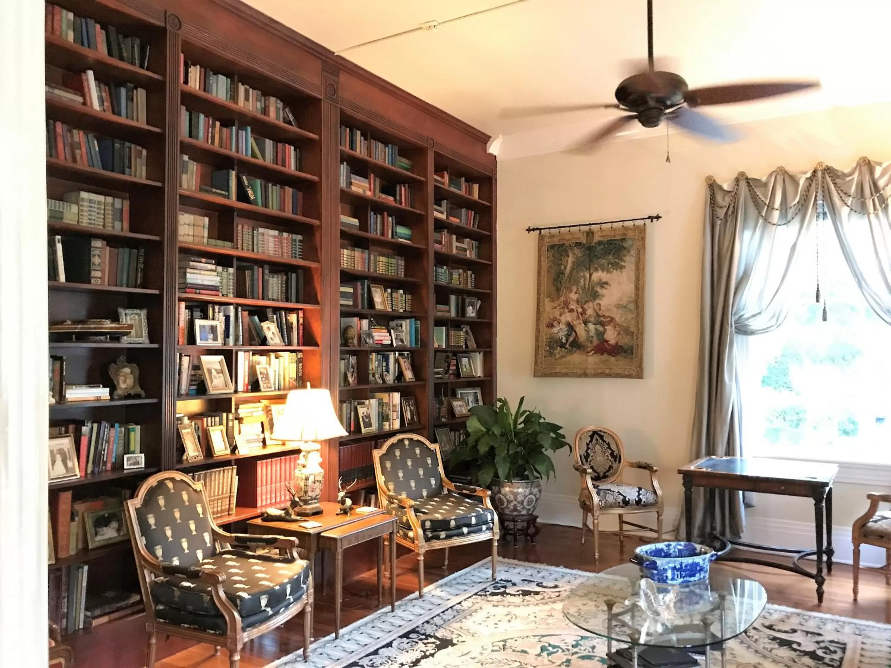 Lobby or reception, Library in Historic Michabelle Inn