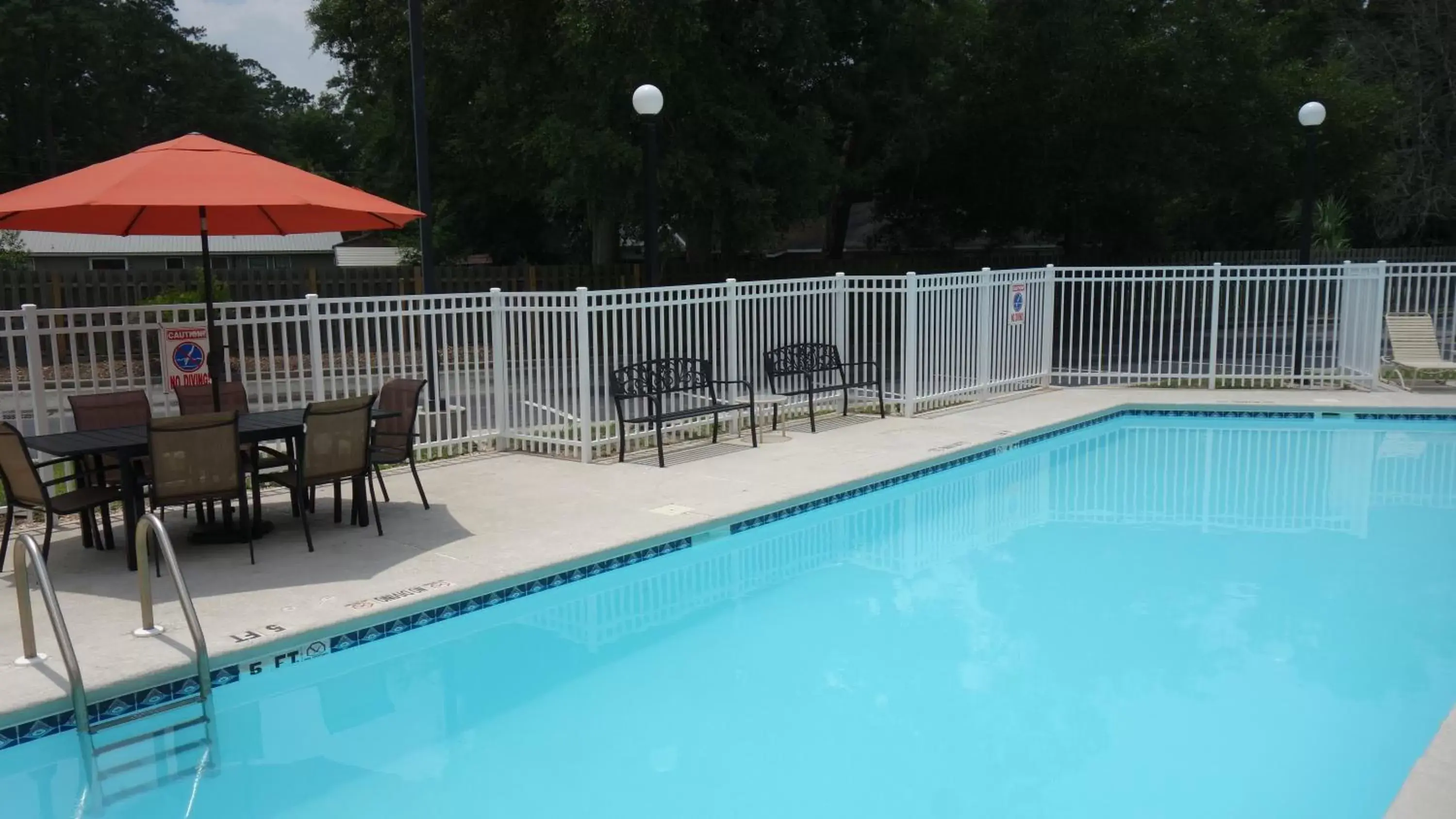 Swimming Pool in The Paragon of Golden Isles