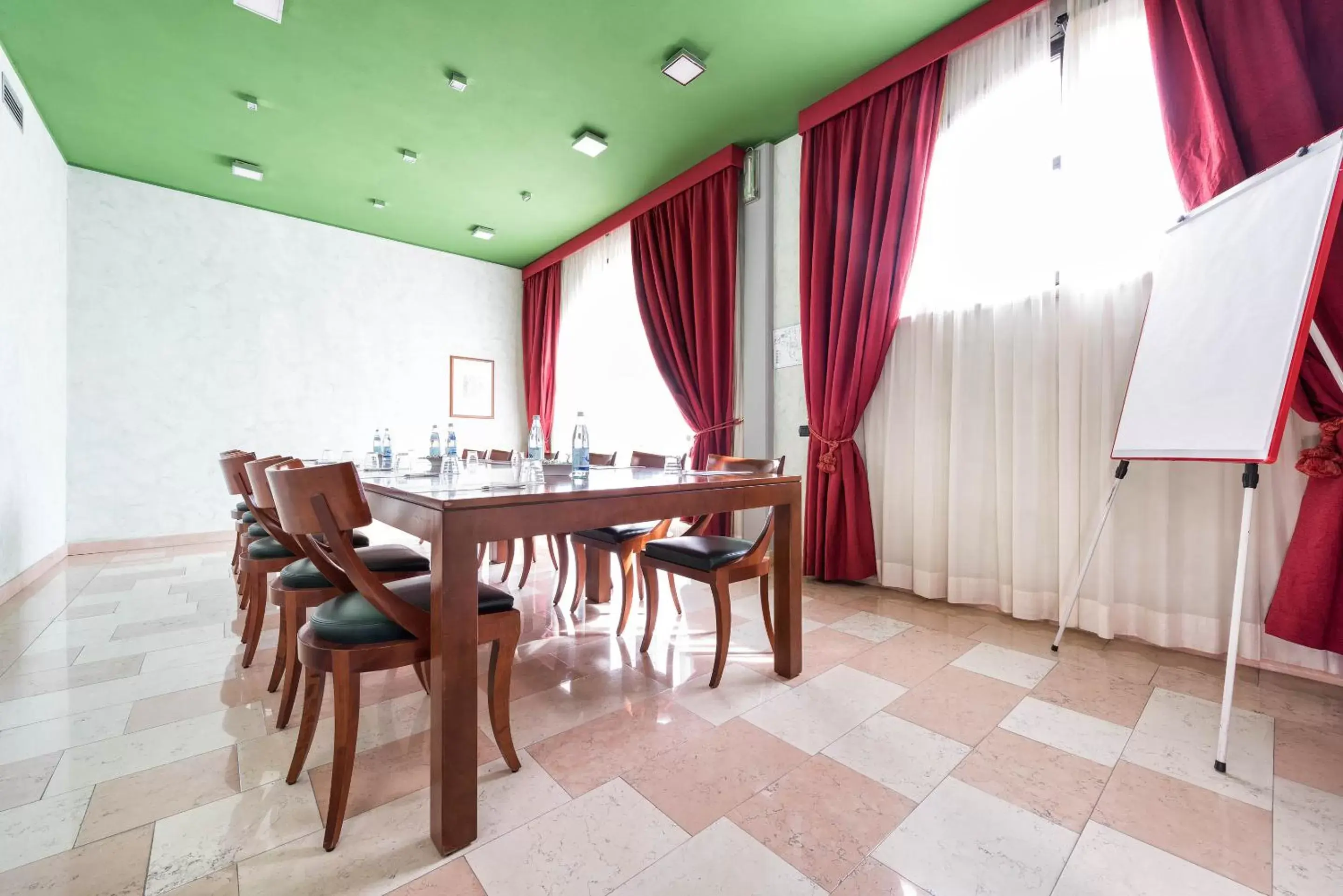 Business facilities in Hotel Villa Malaspina