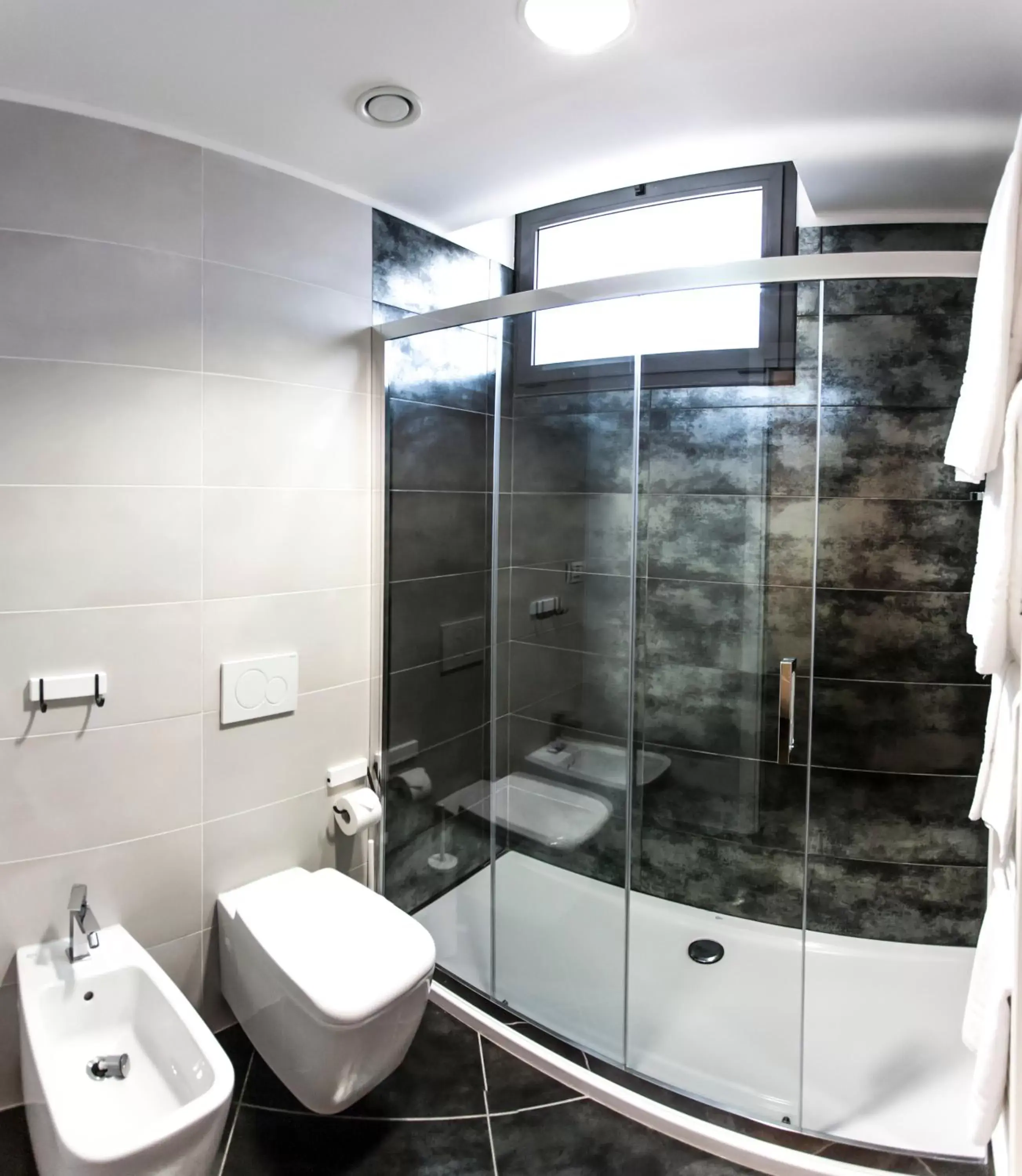 Shower, Bathroom in 57 Reshotel Orio