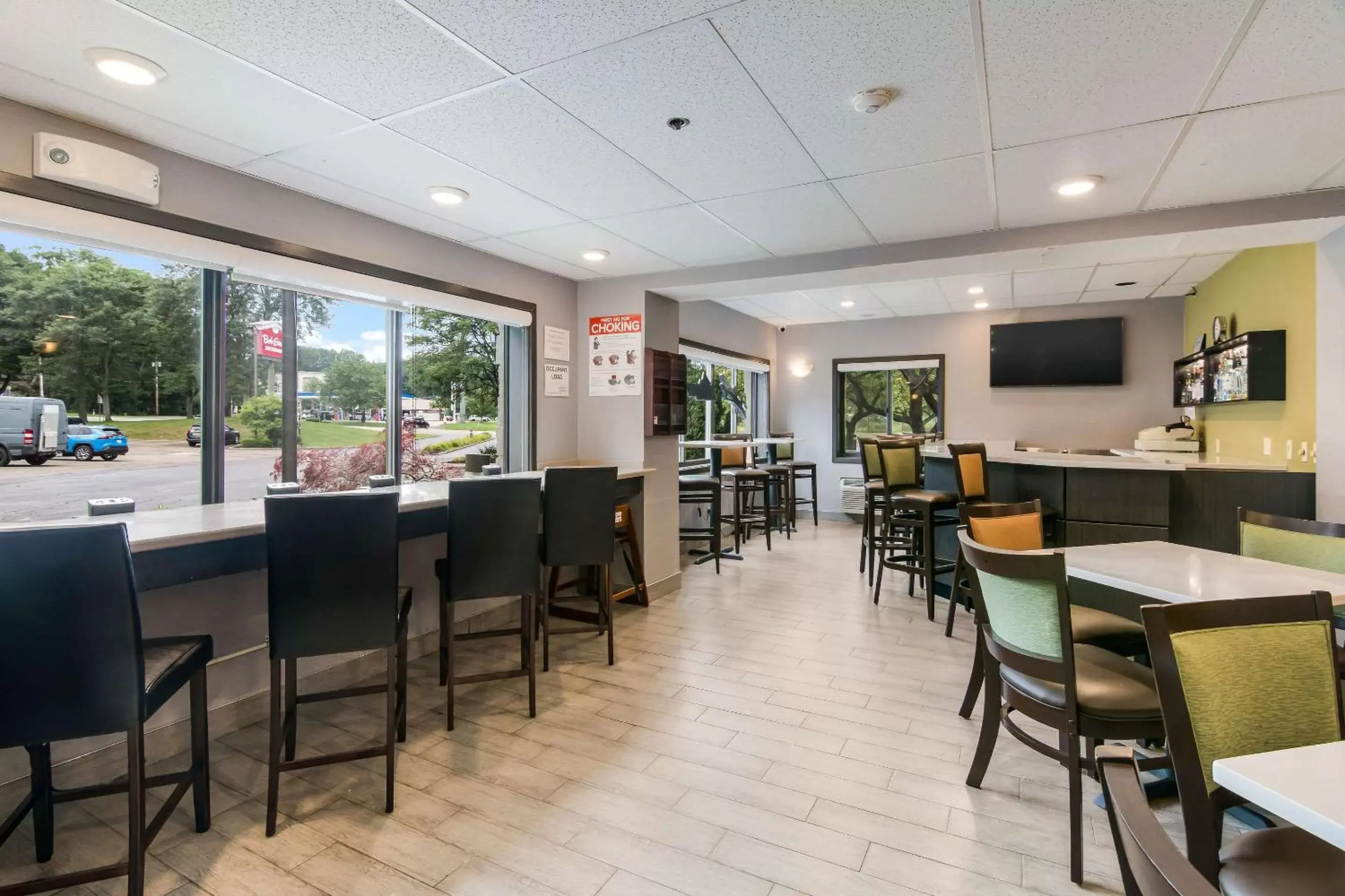 Restaurant/places to eat in Clarion Pointe Jamestown - Falconer Restaurant/places to eat in Clarion Pointe Jamestown - Falconer