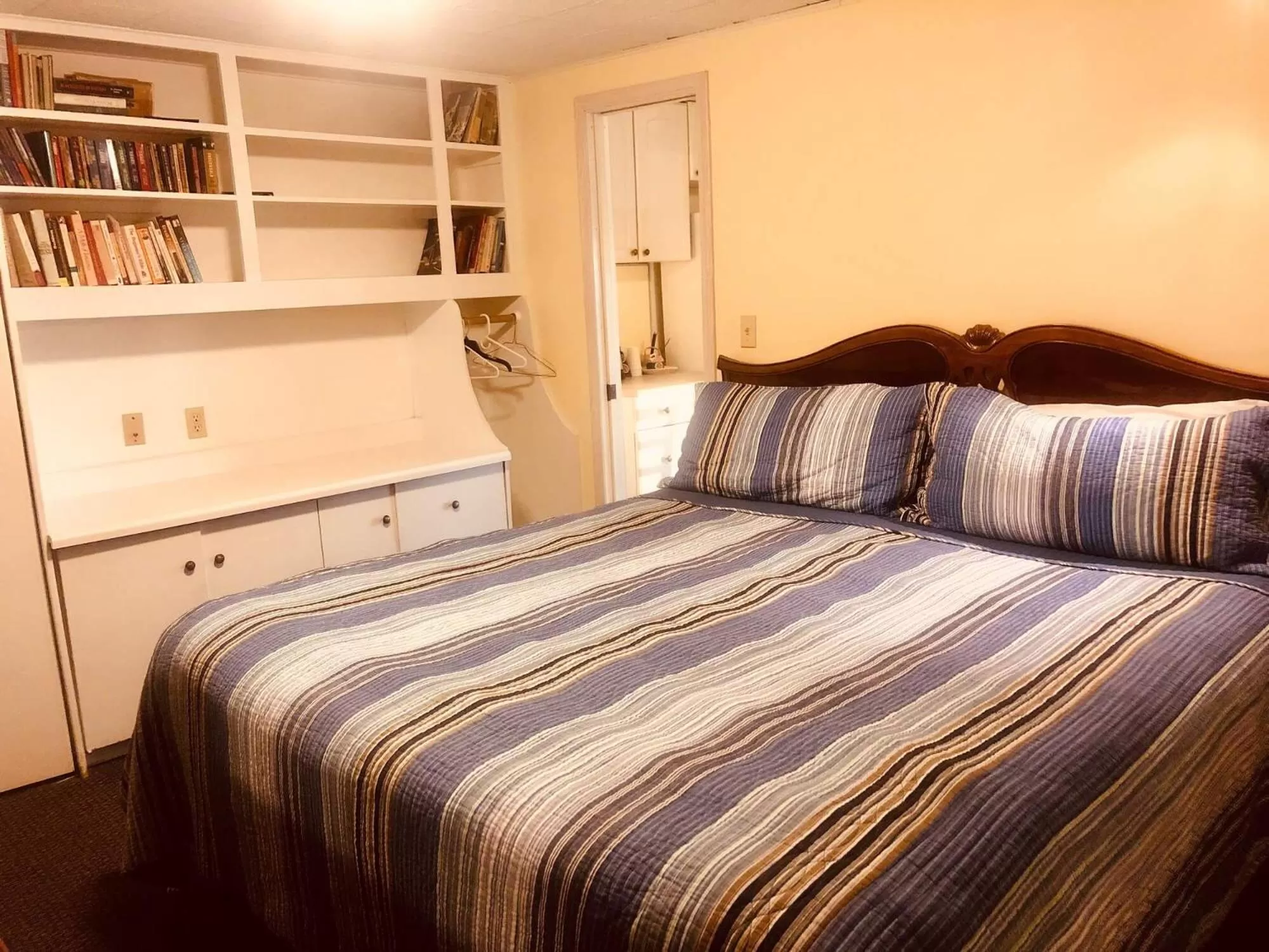 Bed in Driftwood Inn