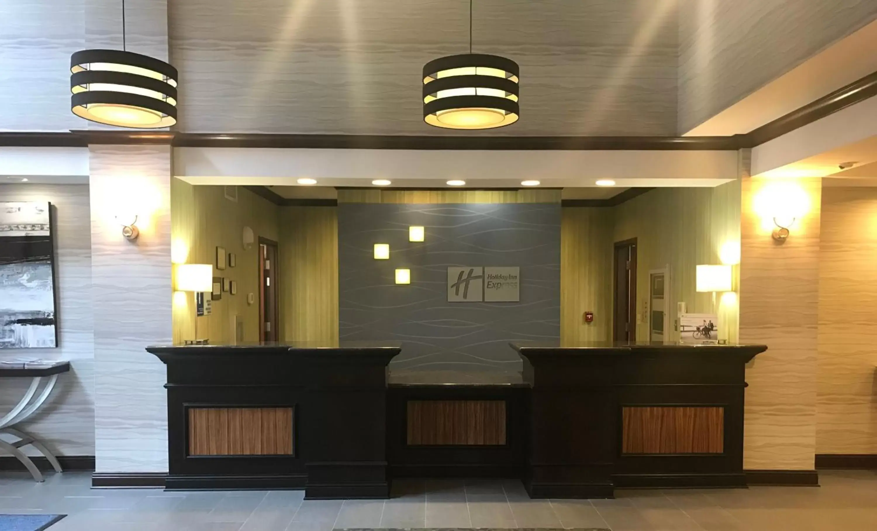 Lobby or reception in Holiday Inn Express & Suites Morton Peoria Area, an IHG Hotel