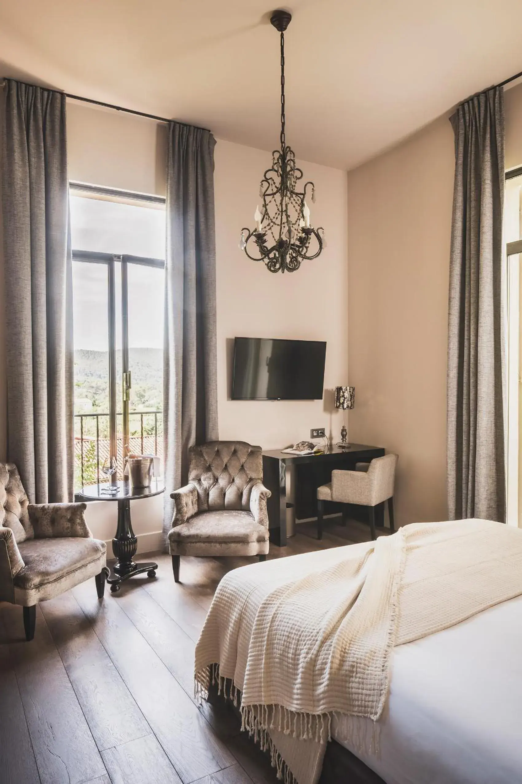 Bedroom in Les Lodges Sainte-Victoire Hotel & Spa