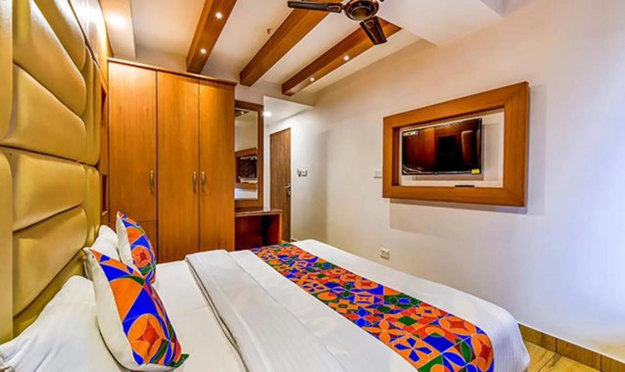 Bed in FabHotel Clock View 500M From The Mall Road