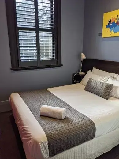 Bedroom, Bed in Tolarno Hotel