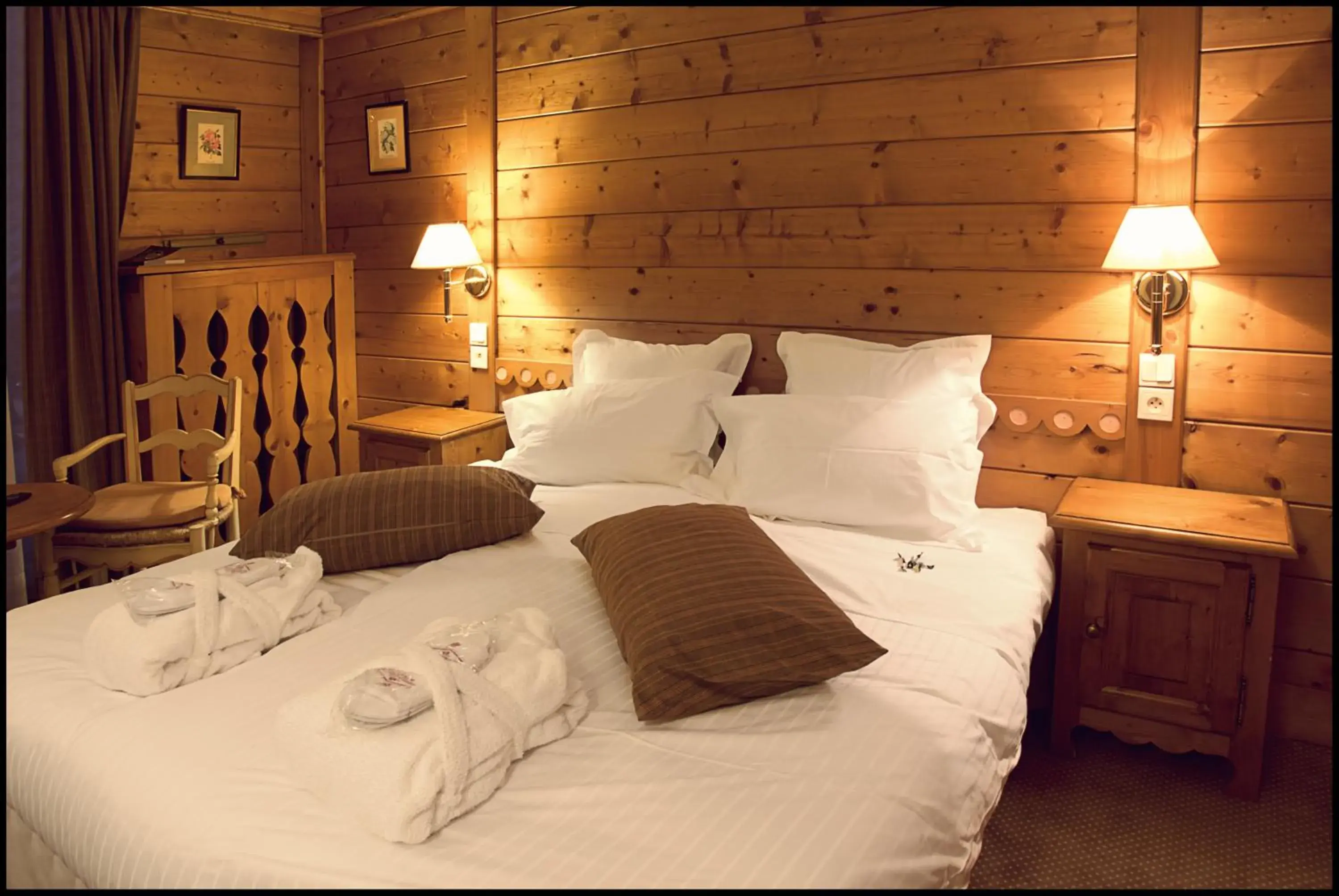 Photo of the whole room, Bed in Chalet-Hotel La Marmotte, La Tapiaz & SPA, The Originals Relais (Hotel-Chalet de Tradition)