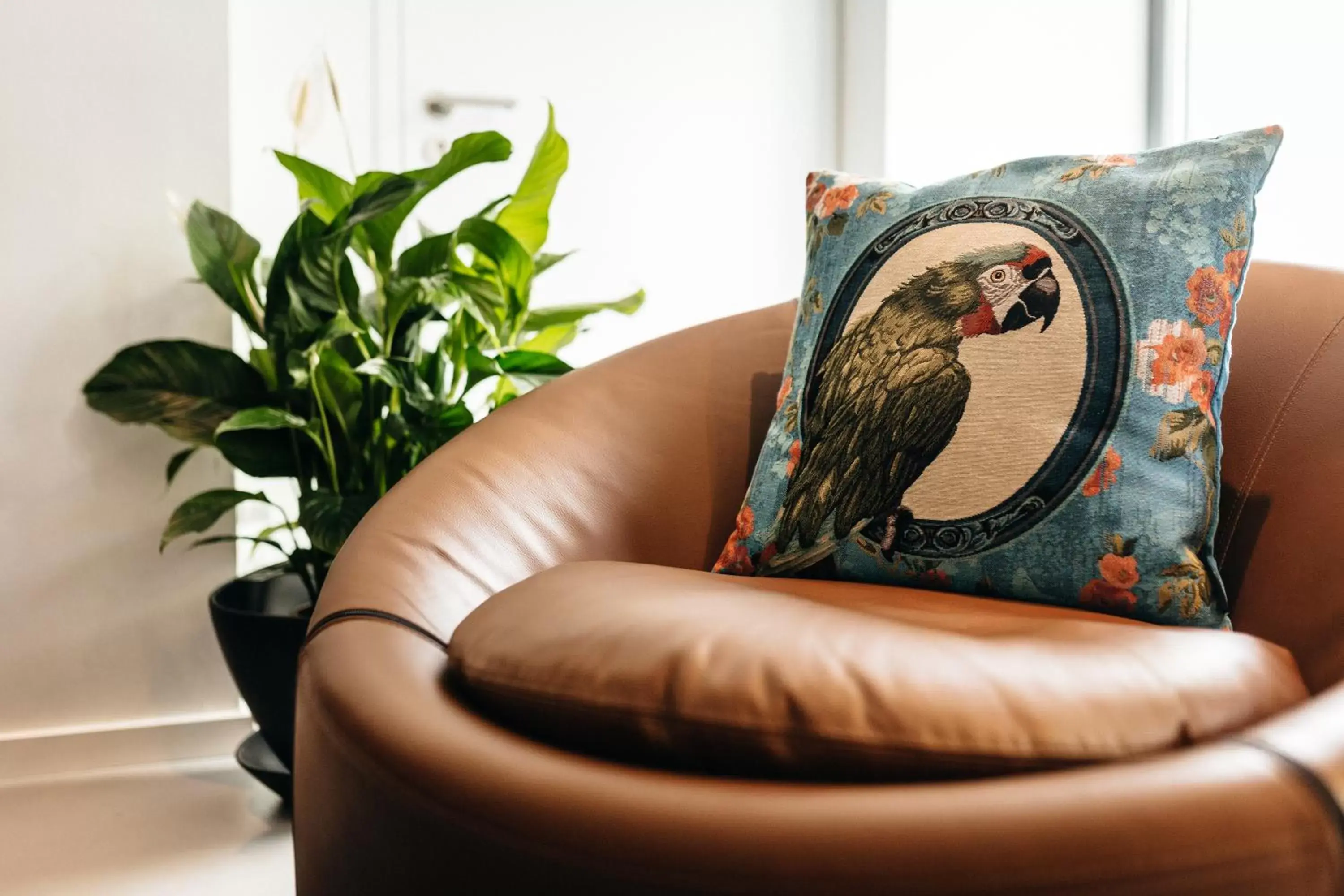 Lounge or bar, Seating Area in Sir Savigny Hotel, Berlin, a Member of Design Hotels