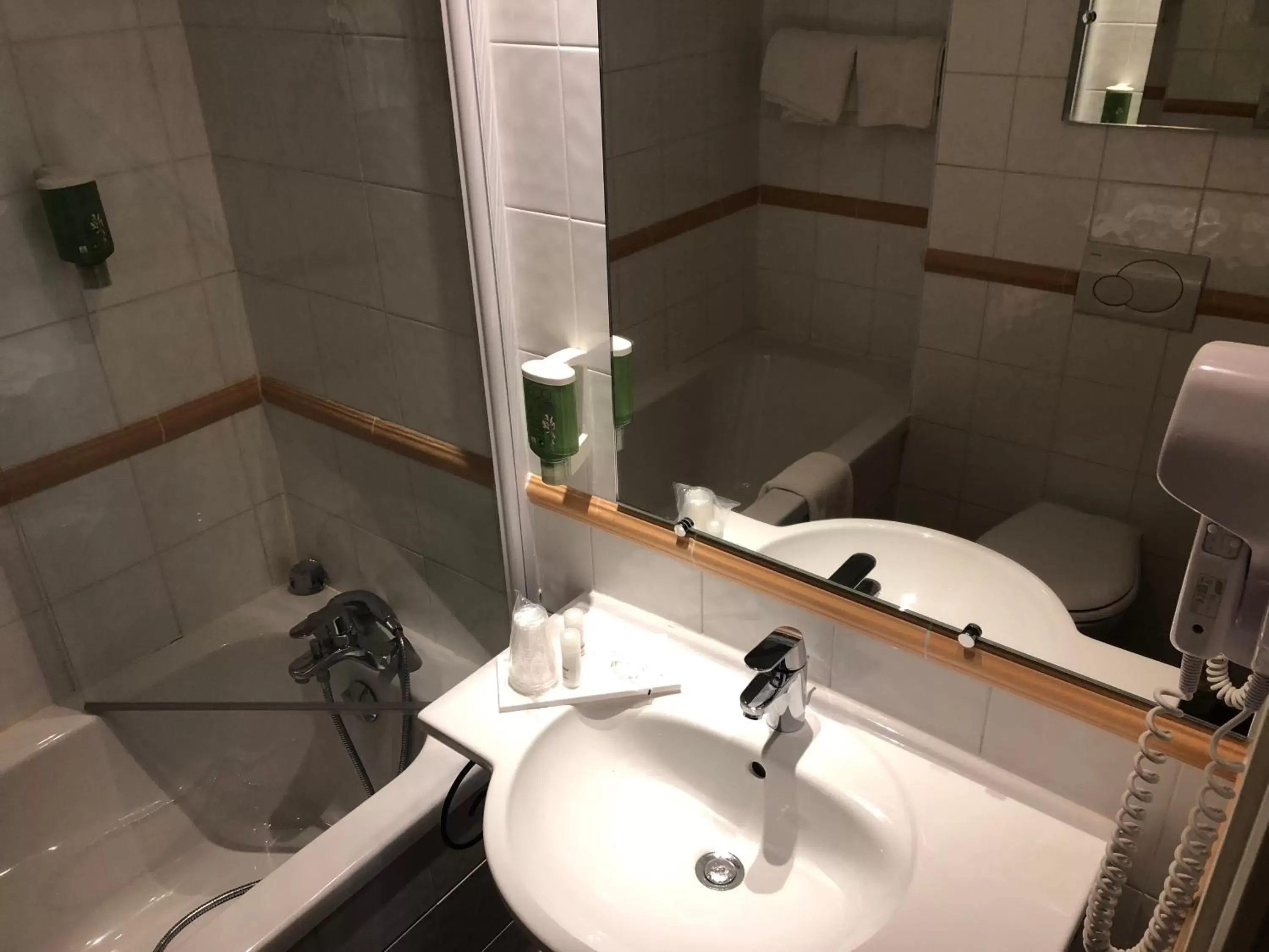 Bathroom in Castex Hotel