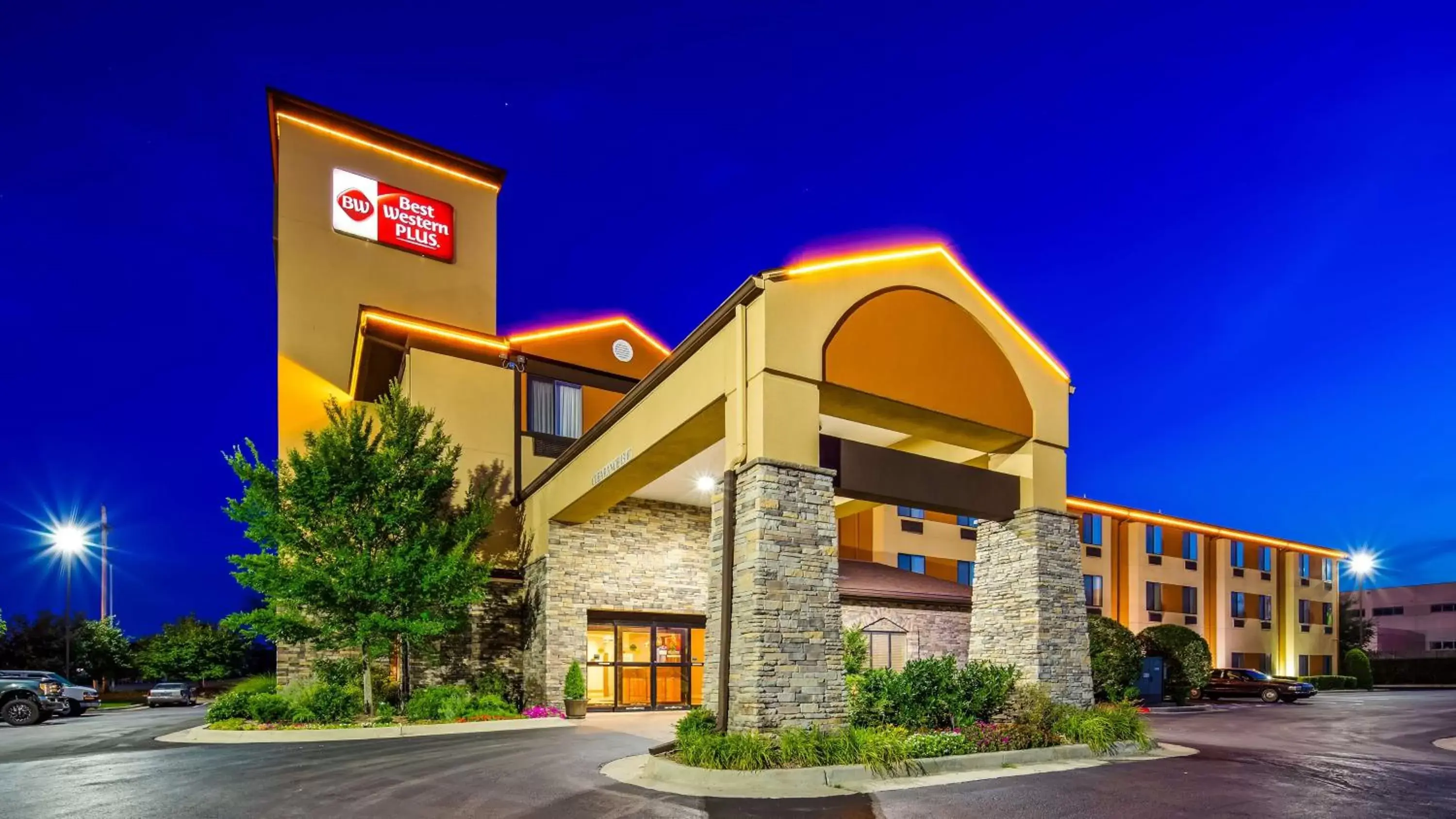 Property Building in Best Western Plus Tulsa Woodland Hills Hotel and Suites