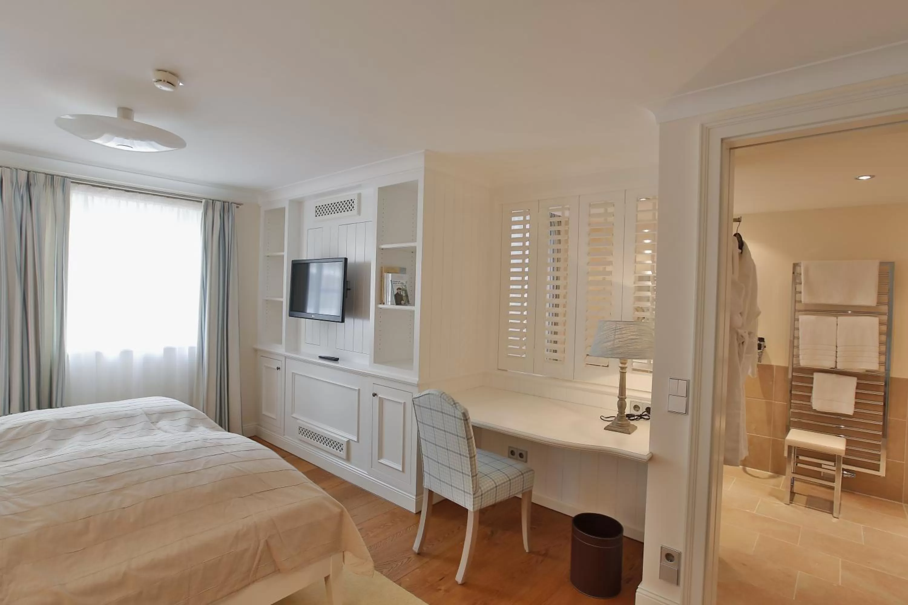 Photo of the whole room, Bed in Hotel-Restaurant Anne-Sophie