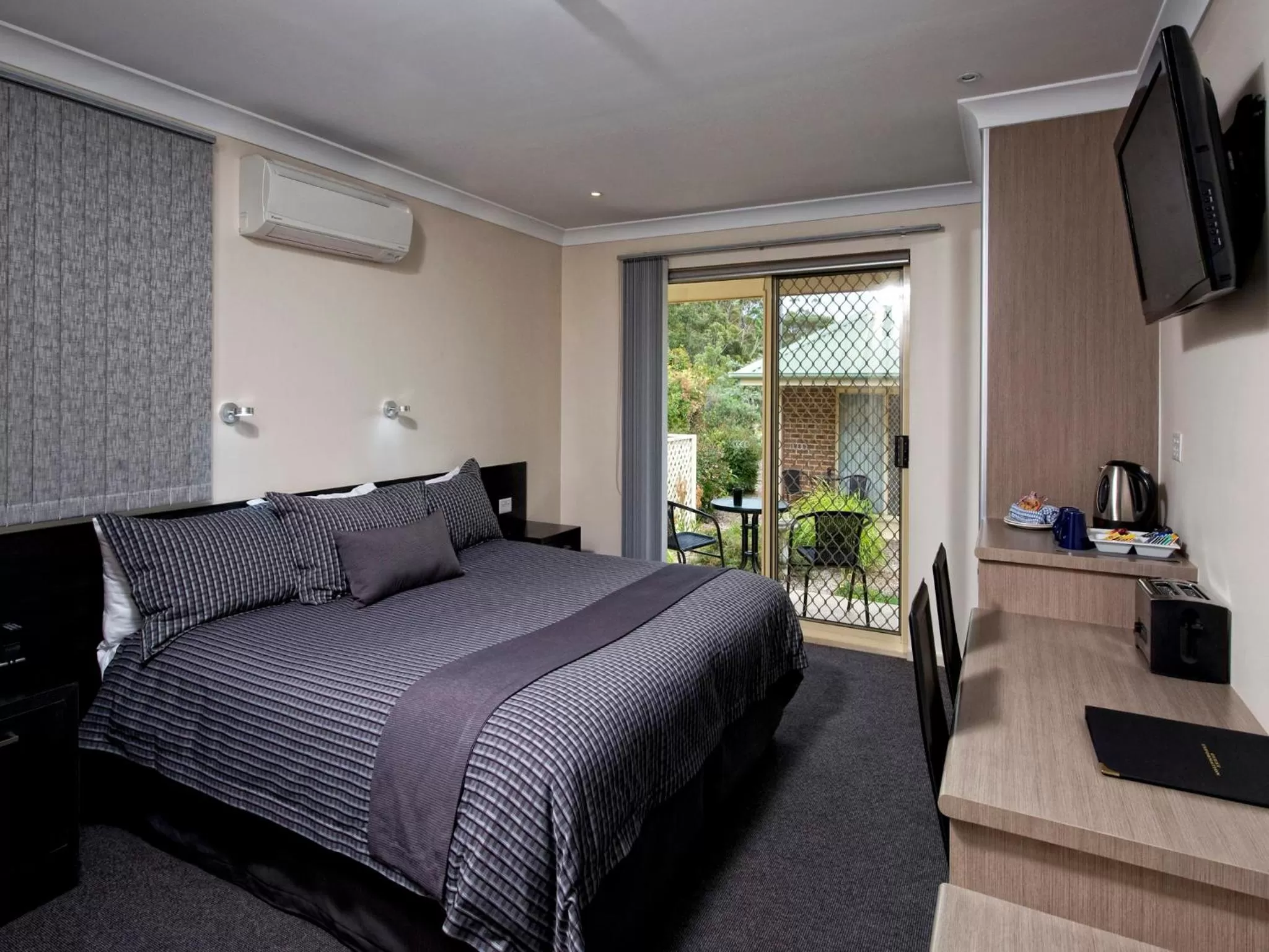 Bed in Dolphin Shores