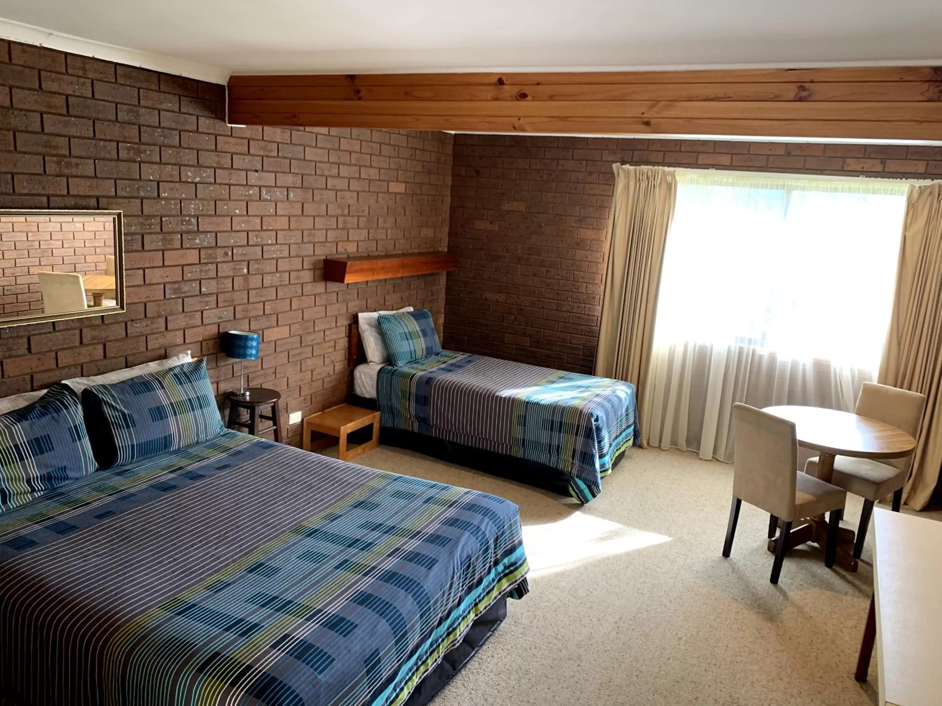 Photo of the whole room, Bed in Kingswood Motel