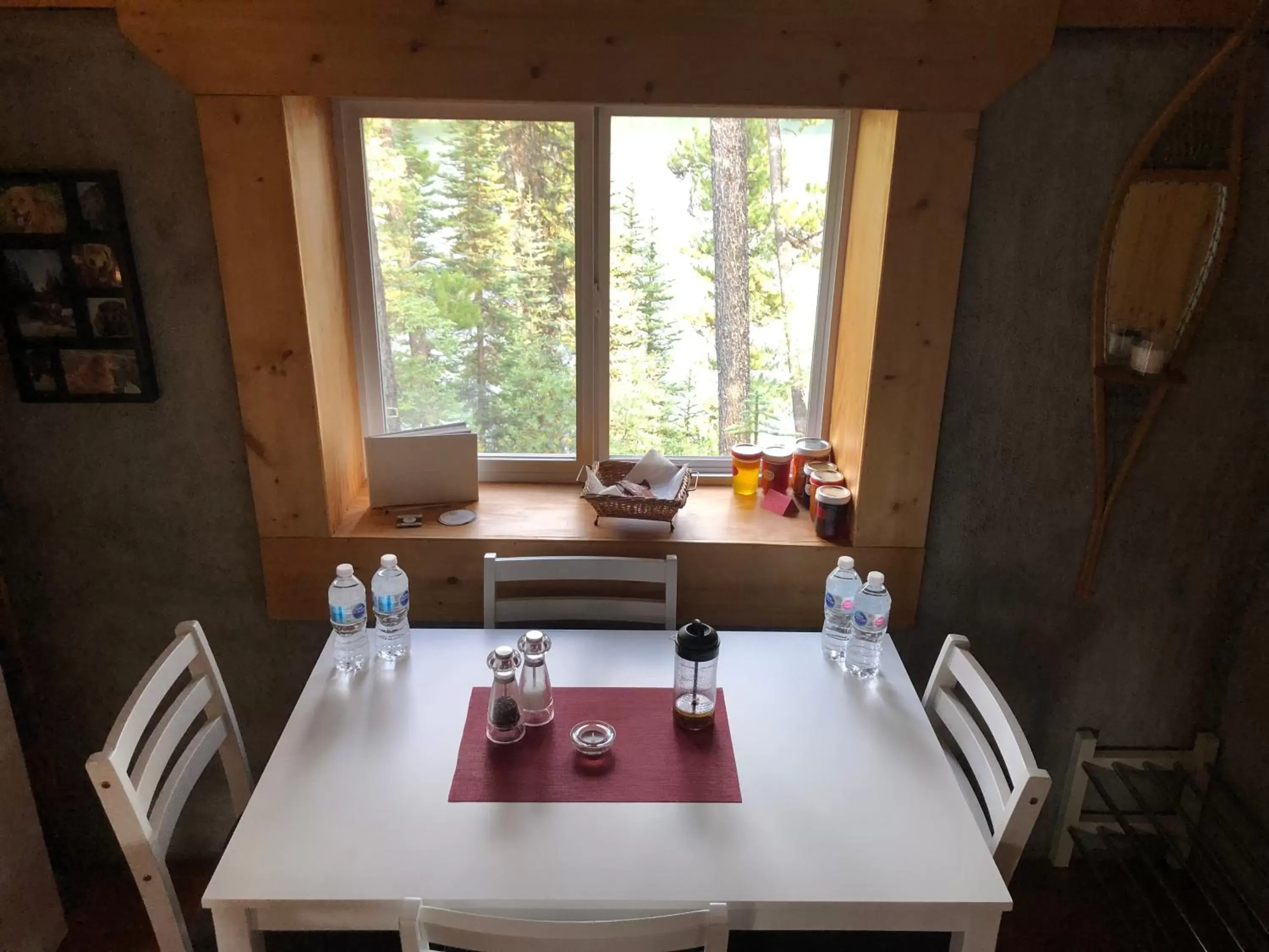 Dining area in Vines and Puppies Hideaway