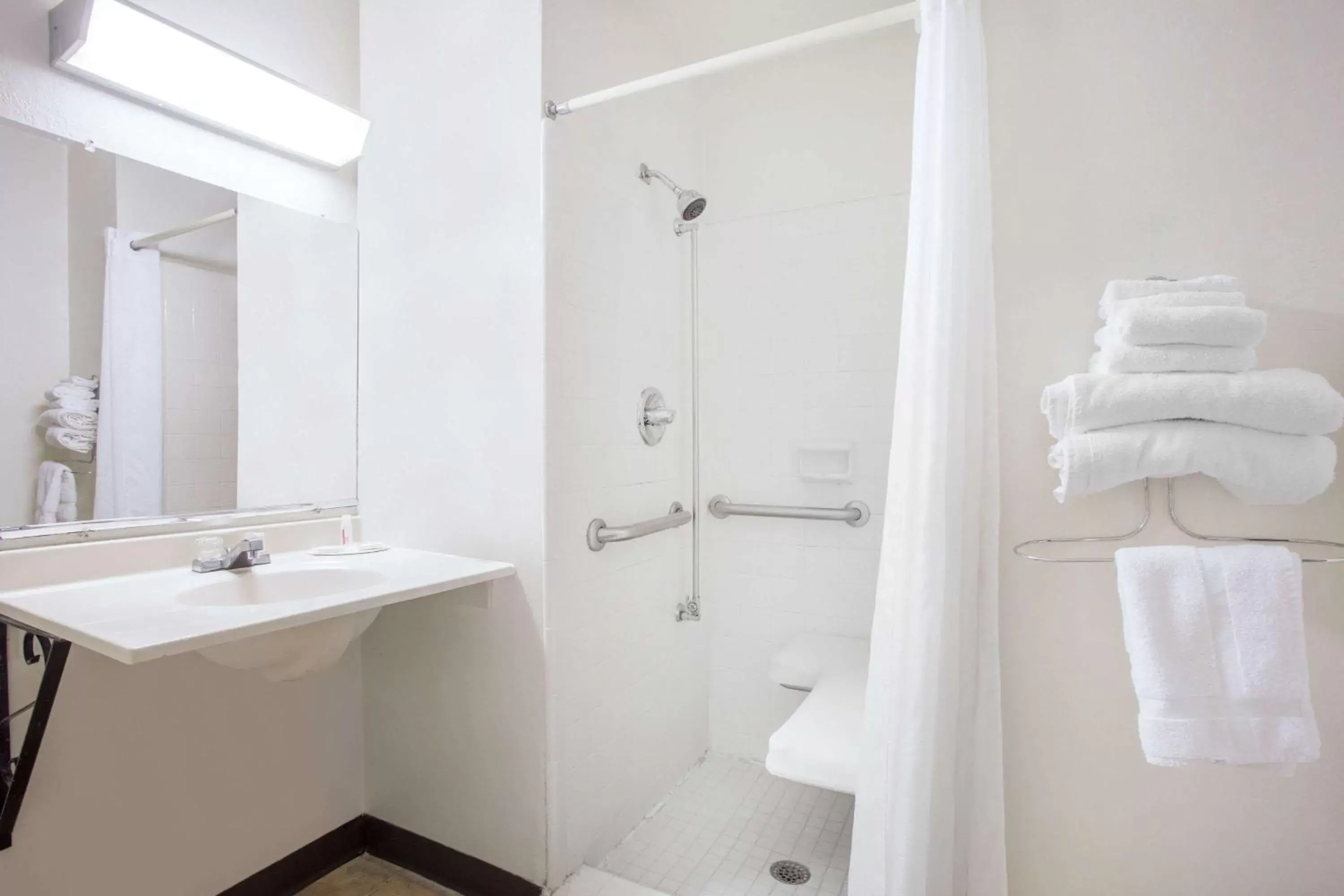 Shower, Bathroom in Super 8 by Wyndham Warner Robins