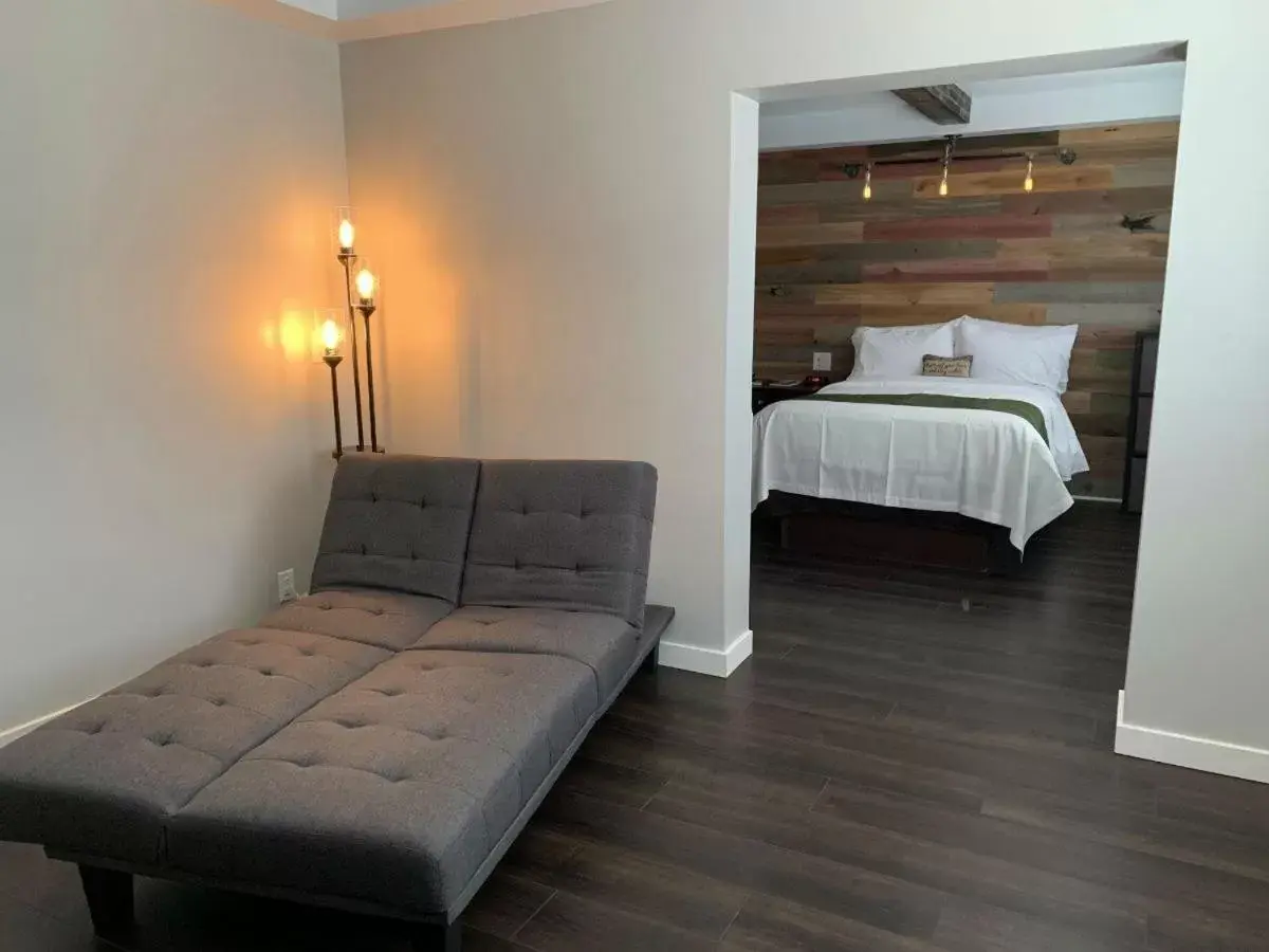 Bed in Cedar Stables Inn & Suites Bed in Cedar Stables Inn & Suites