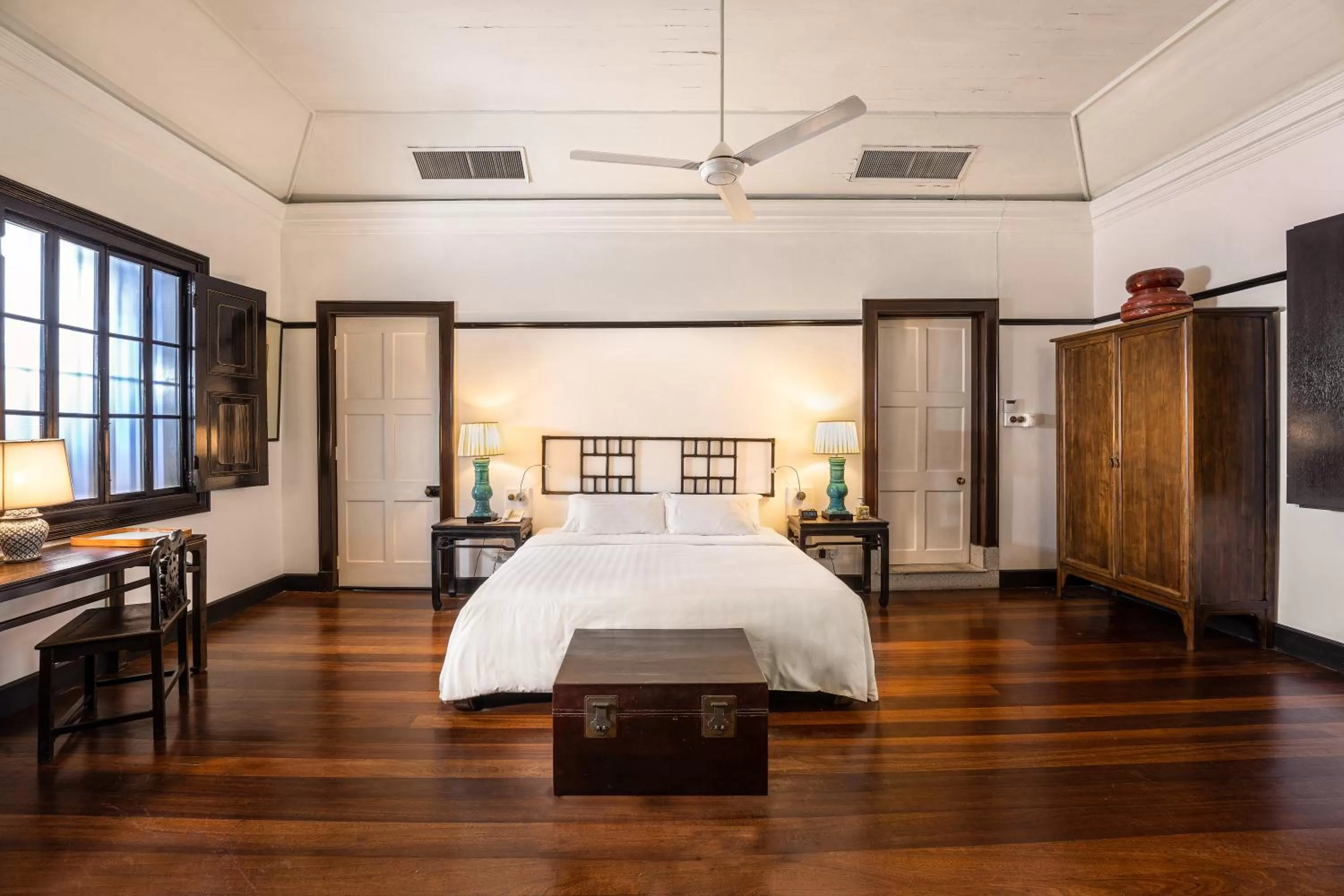 Photo of the whole room, Bed in Cheong Fatt Tze - The Blue Mansion