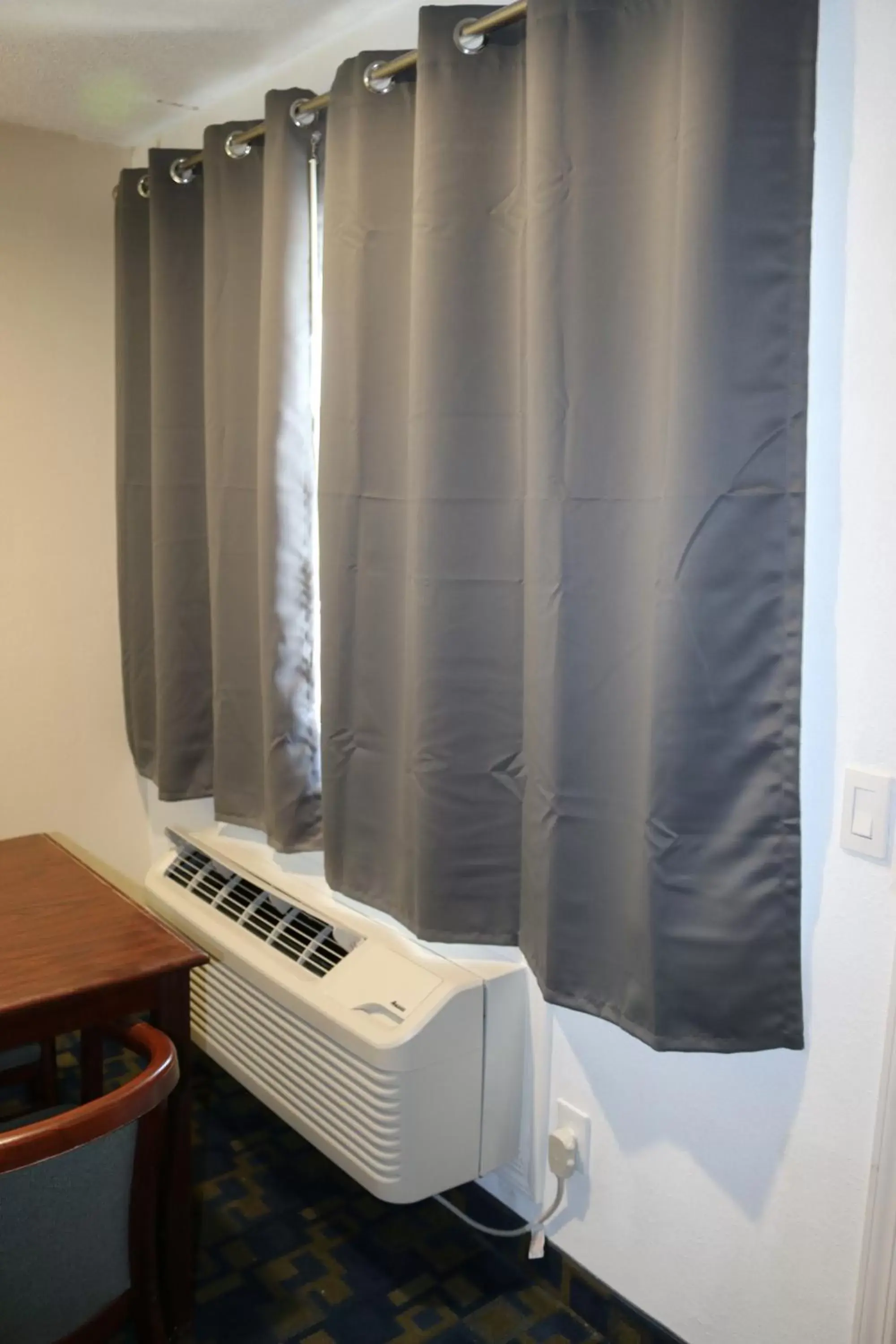 Seating area, Bathroom in Westward Inn