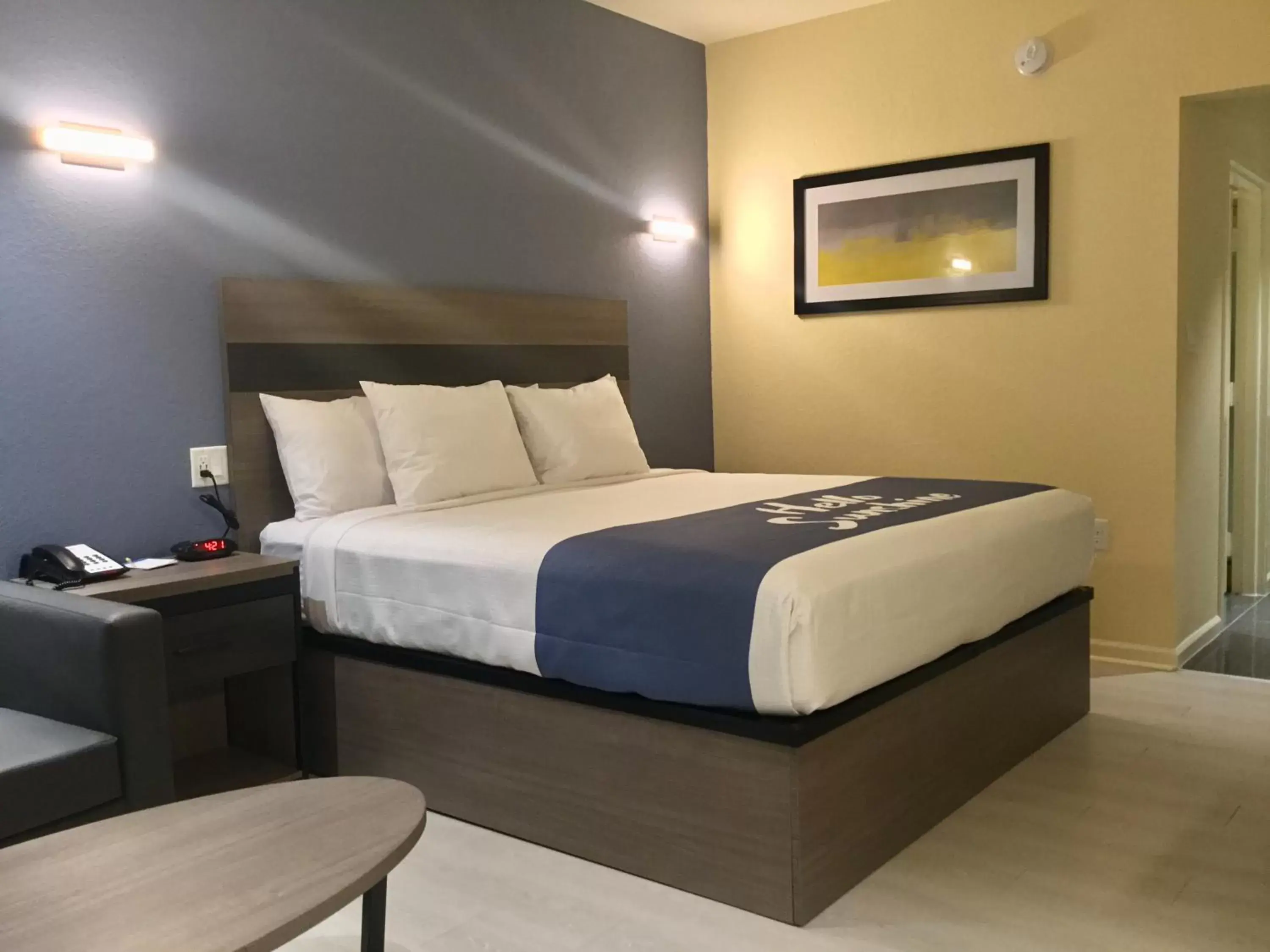 Photo of the whole room, Bed in Days Inn by Wyndham Freeport