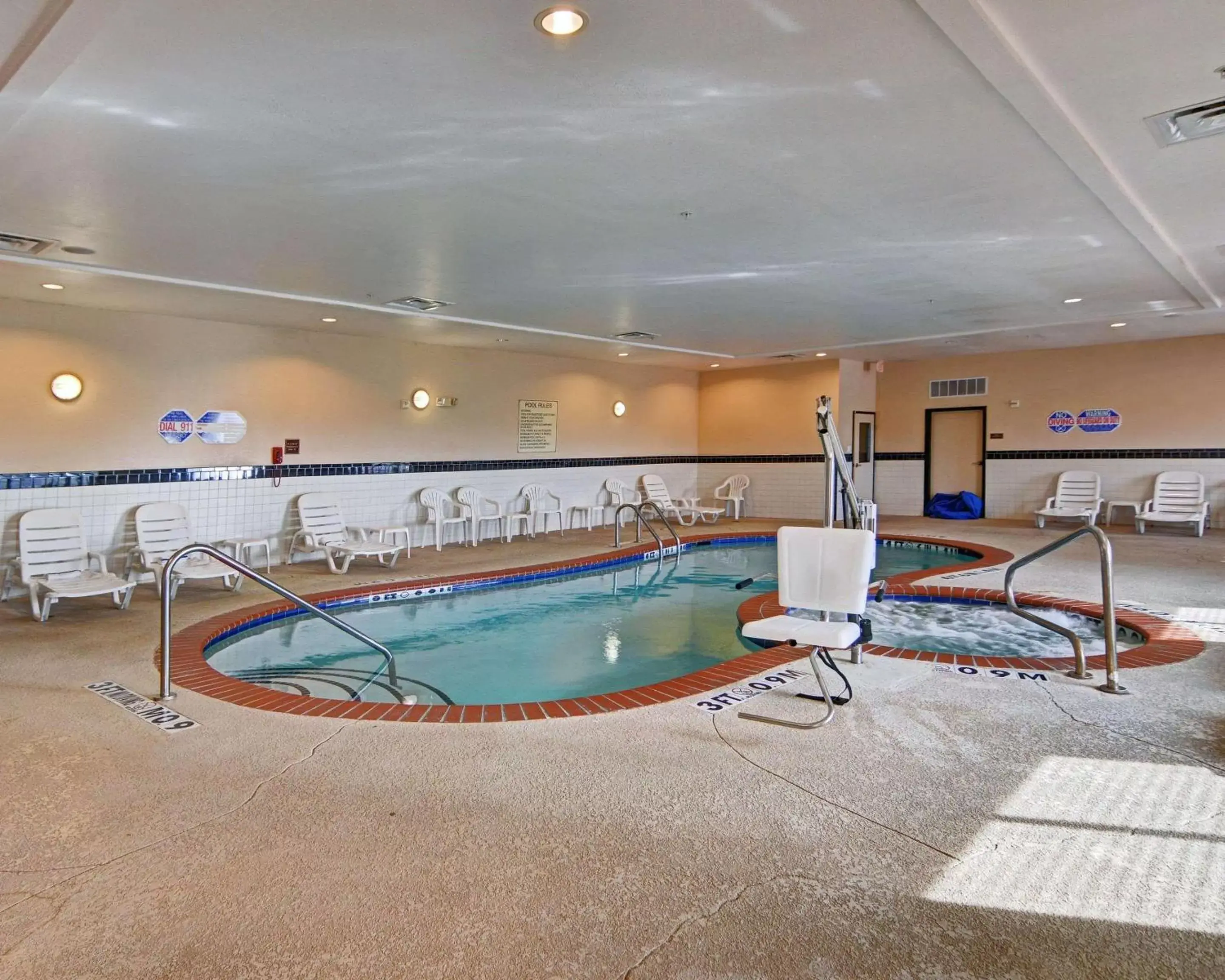 On site, Swimming Pool in Quality Suites Near Cedar Creek Lake