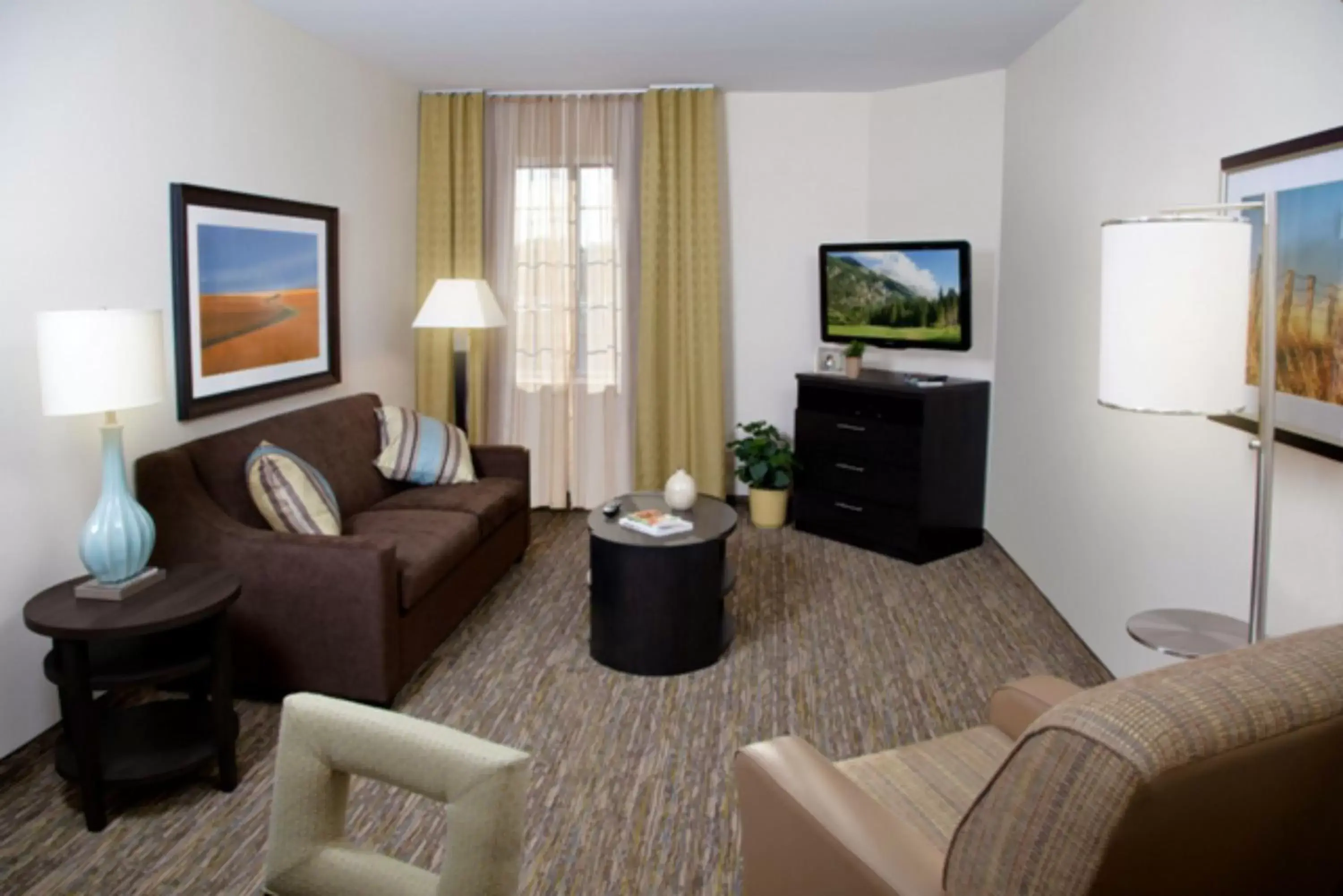 Photo of the whole room, Seating Area in Candlewood Suites - Topeka West, an IHG Hotel