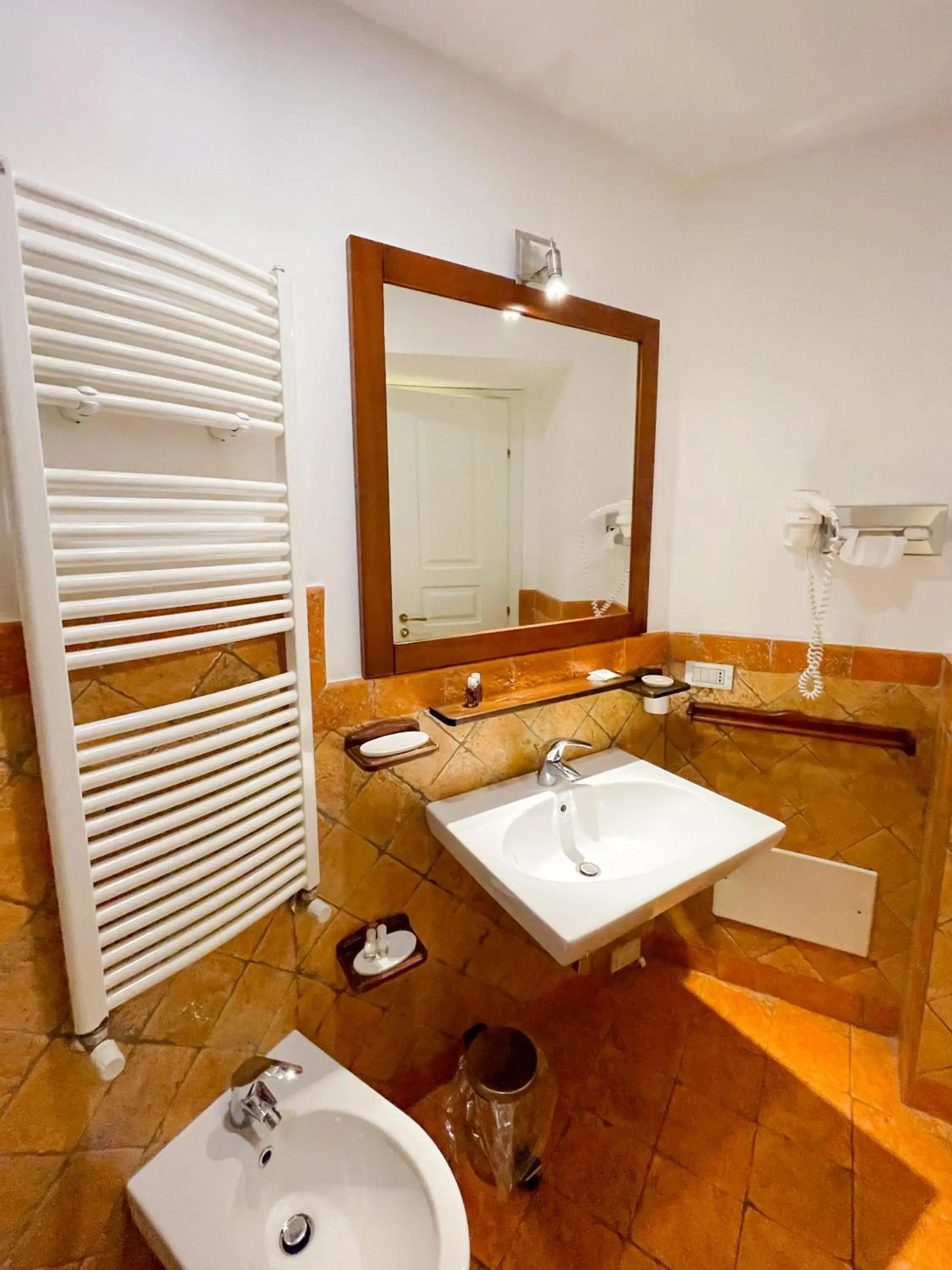 Bathroom in Hotel La Plumeria