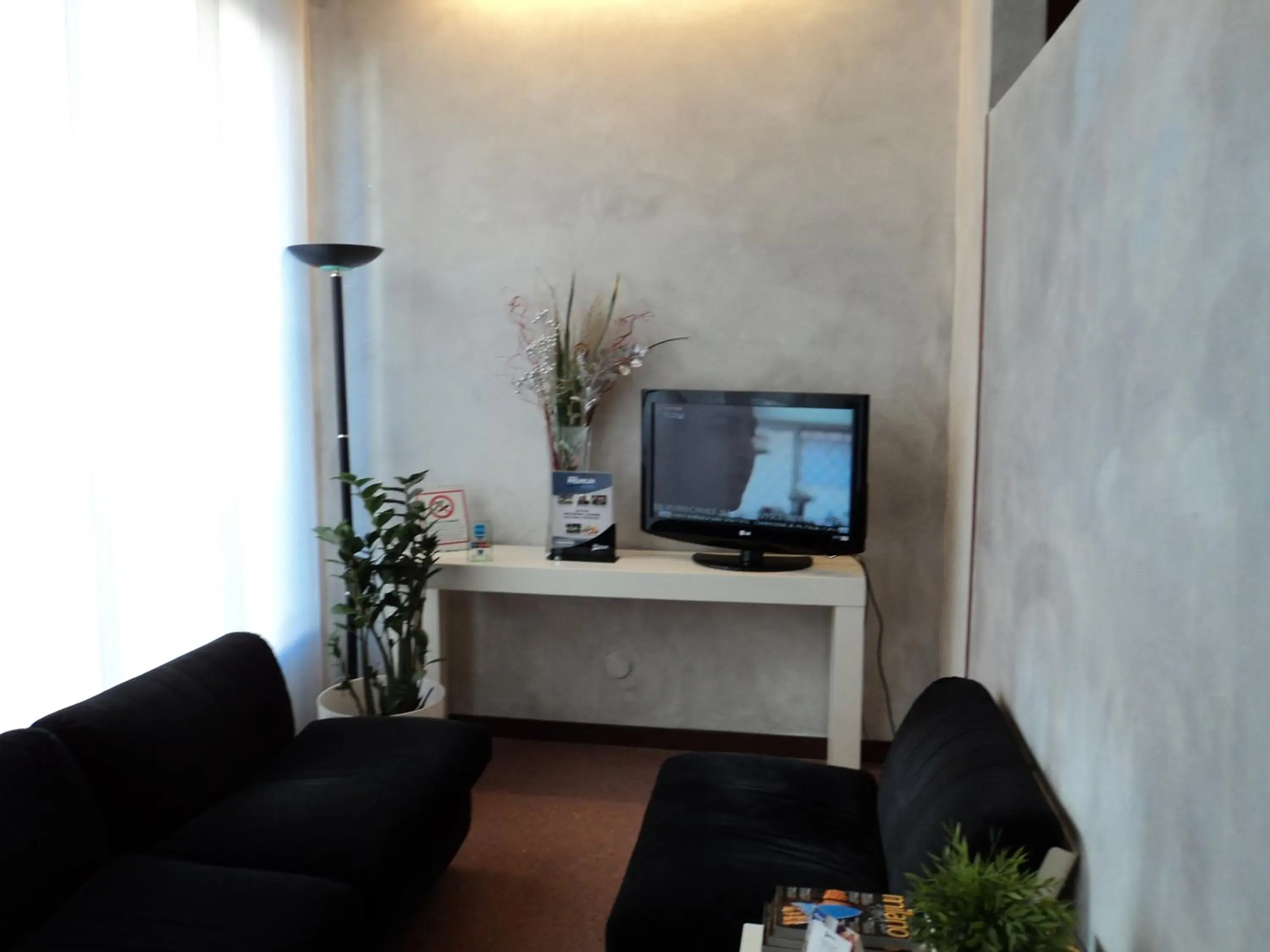 Day, TV/Entertainment Center in Hotel Molise 2