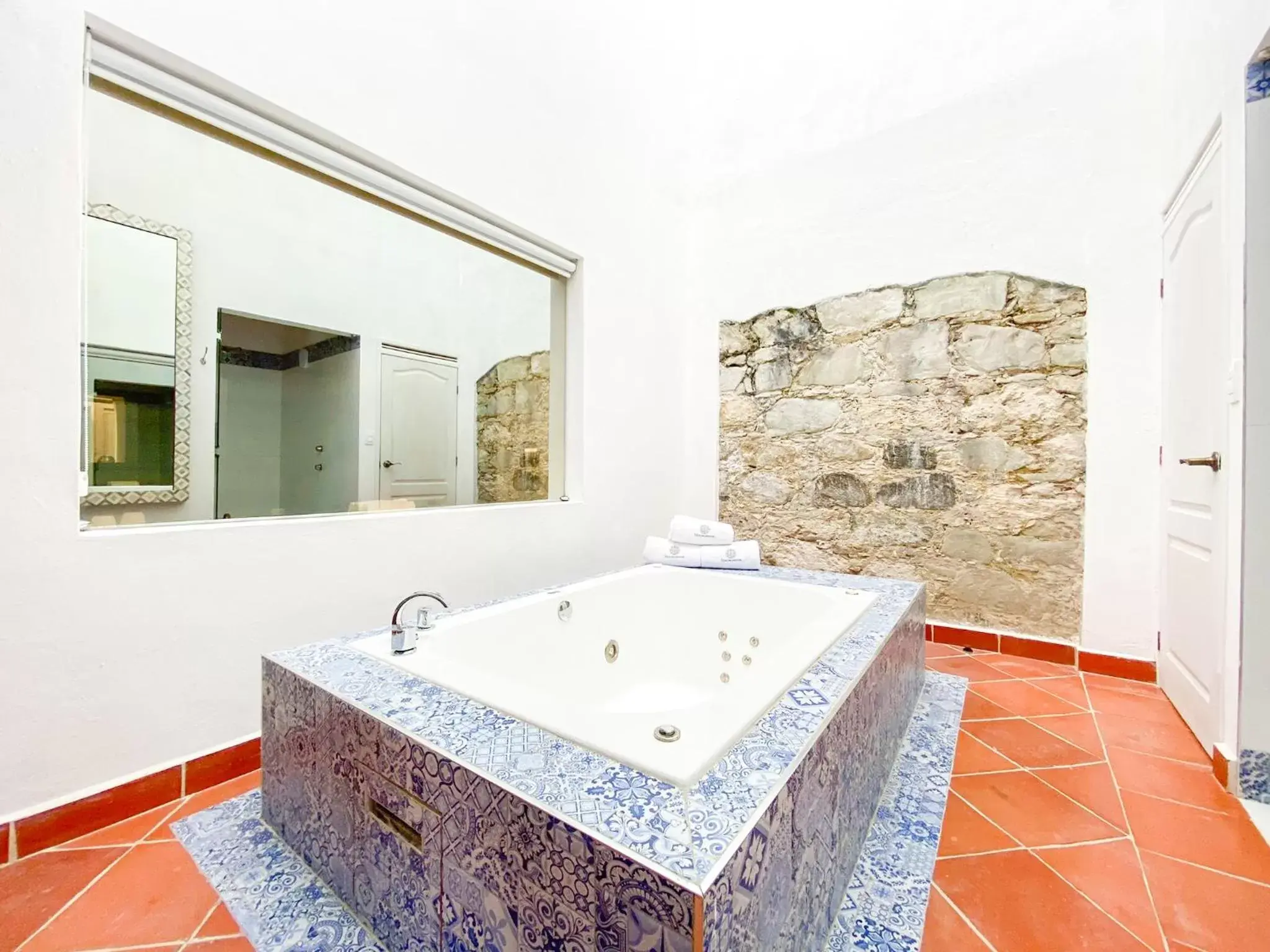 Hot Tub, Bathroom in Molino de los Reyes By Rotamundos