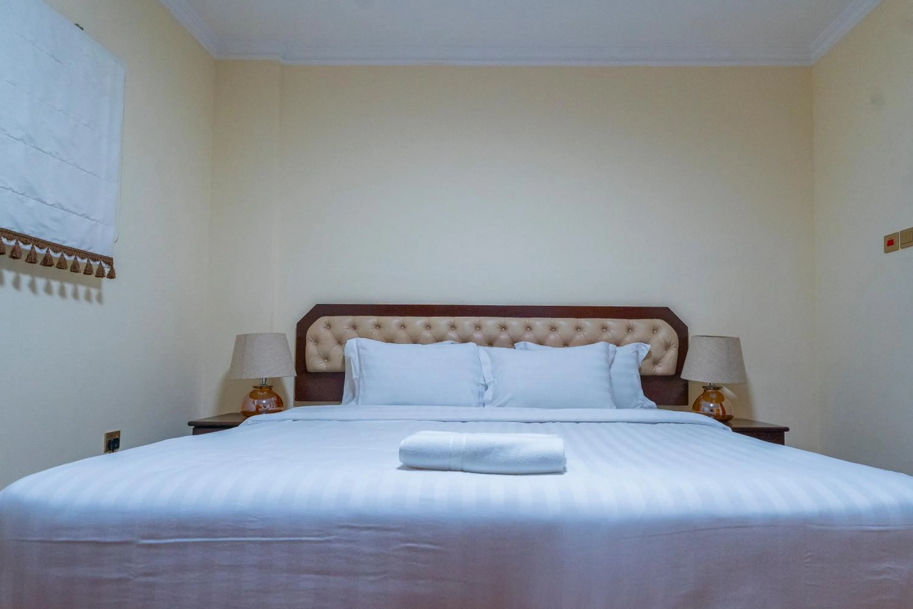 Bedroom, Bed in Majestic Hotel