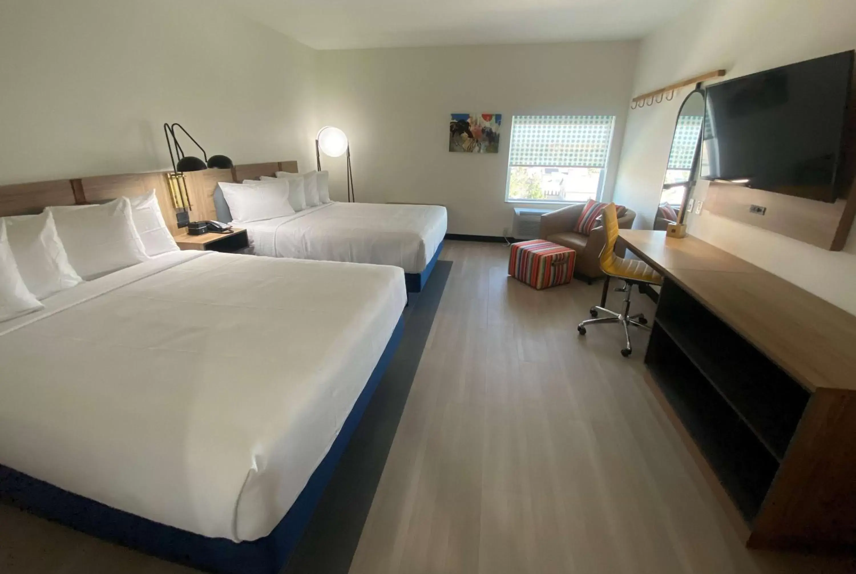Photo of the whole room, Bed in La Quinta Inn & Suites by Wyndham El Paso East Loop-375