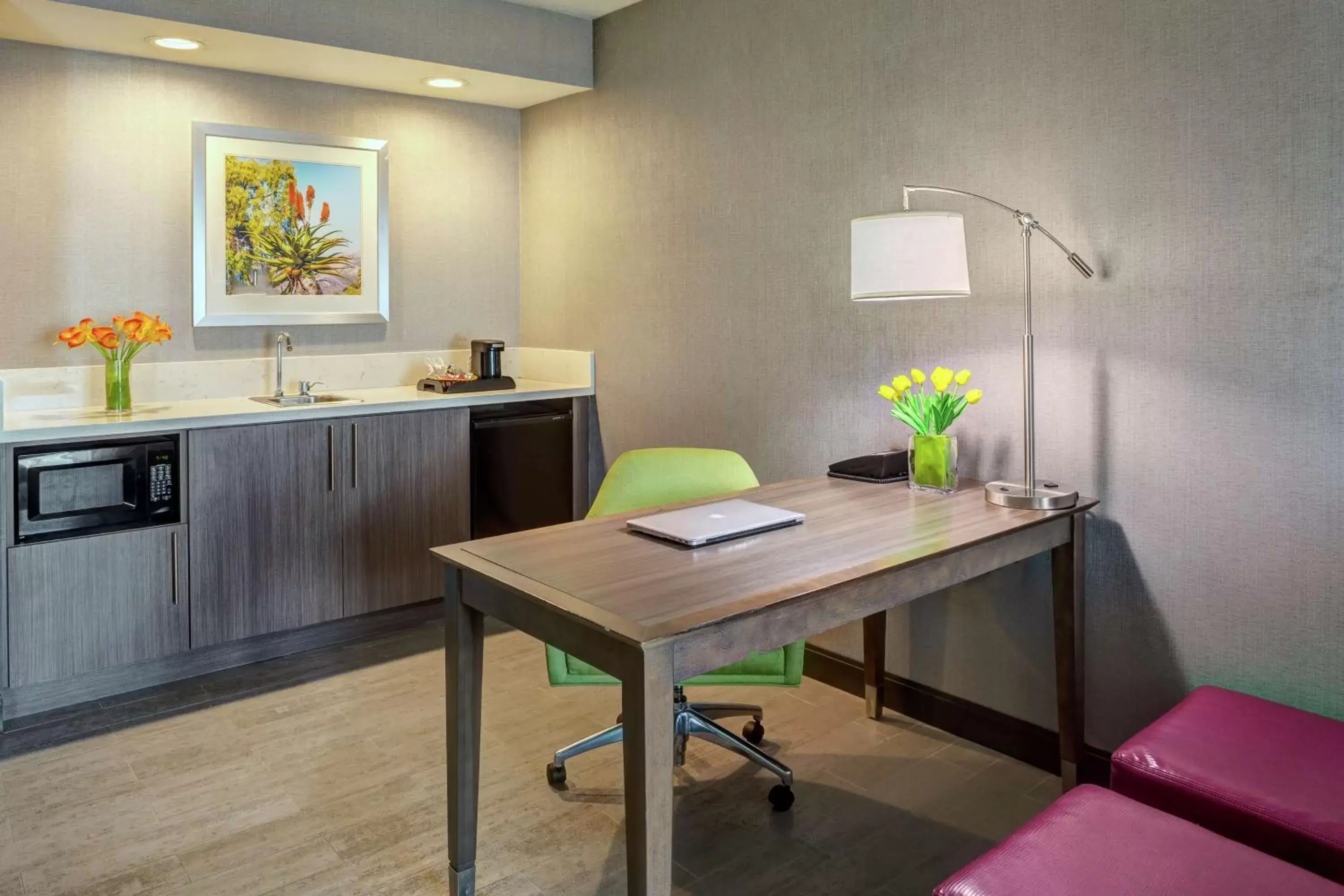 Bedroom, Dining Area in Hampton Inn & Suites Palm Desert