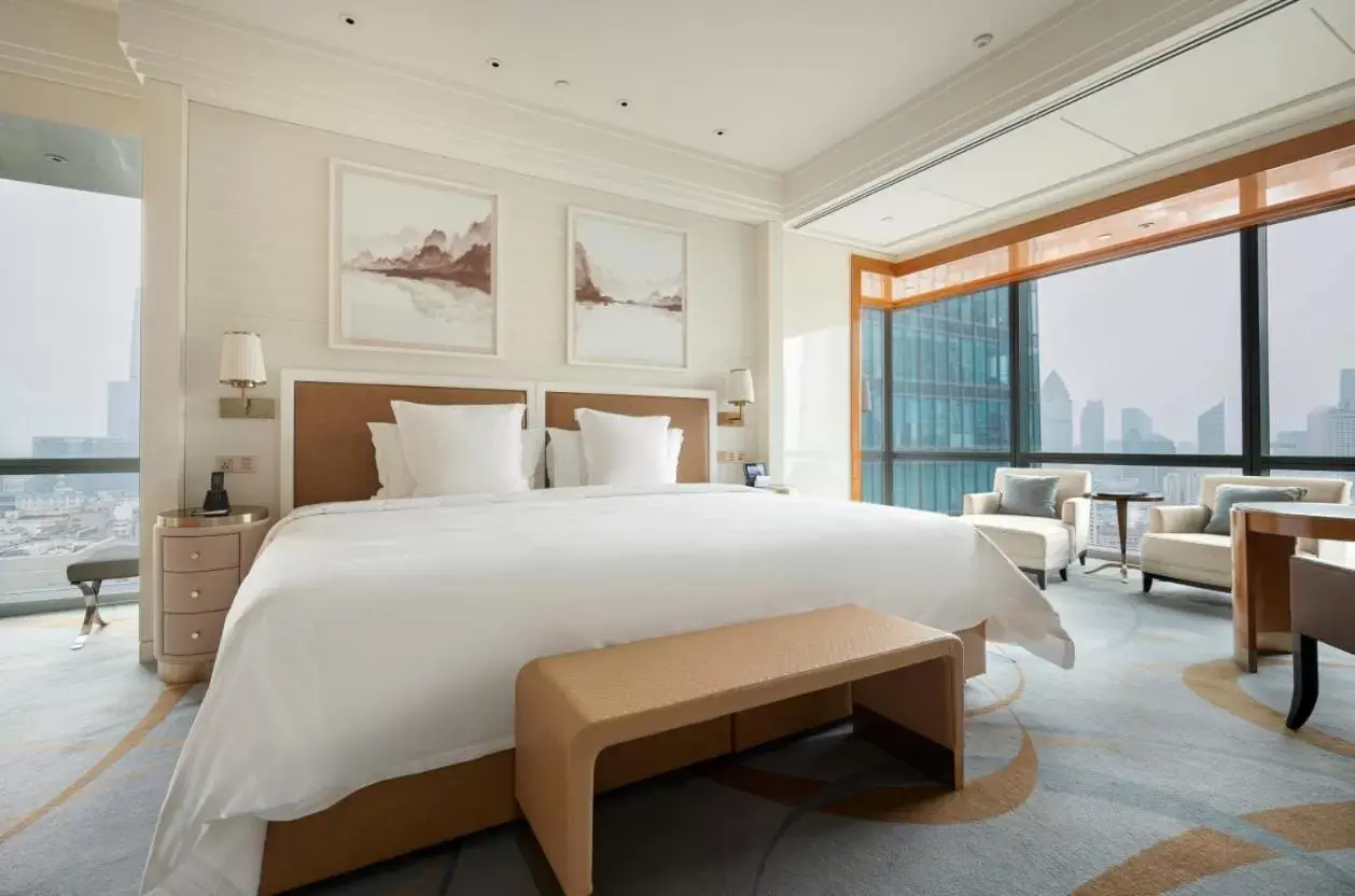 Bedroom, Bed in Four Seasons Hotel Tianjin