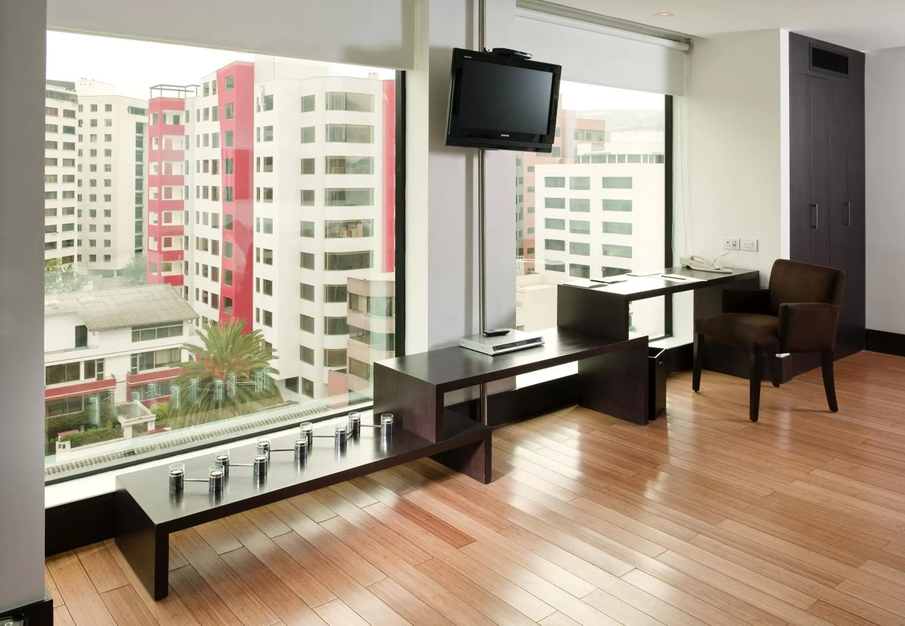 Street view, TV/Entertainment Center in Le Parc Hotel, Beyond Stars