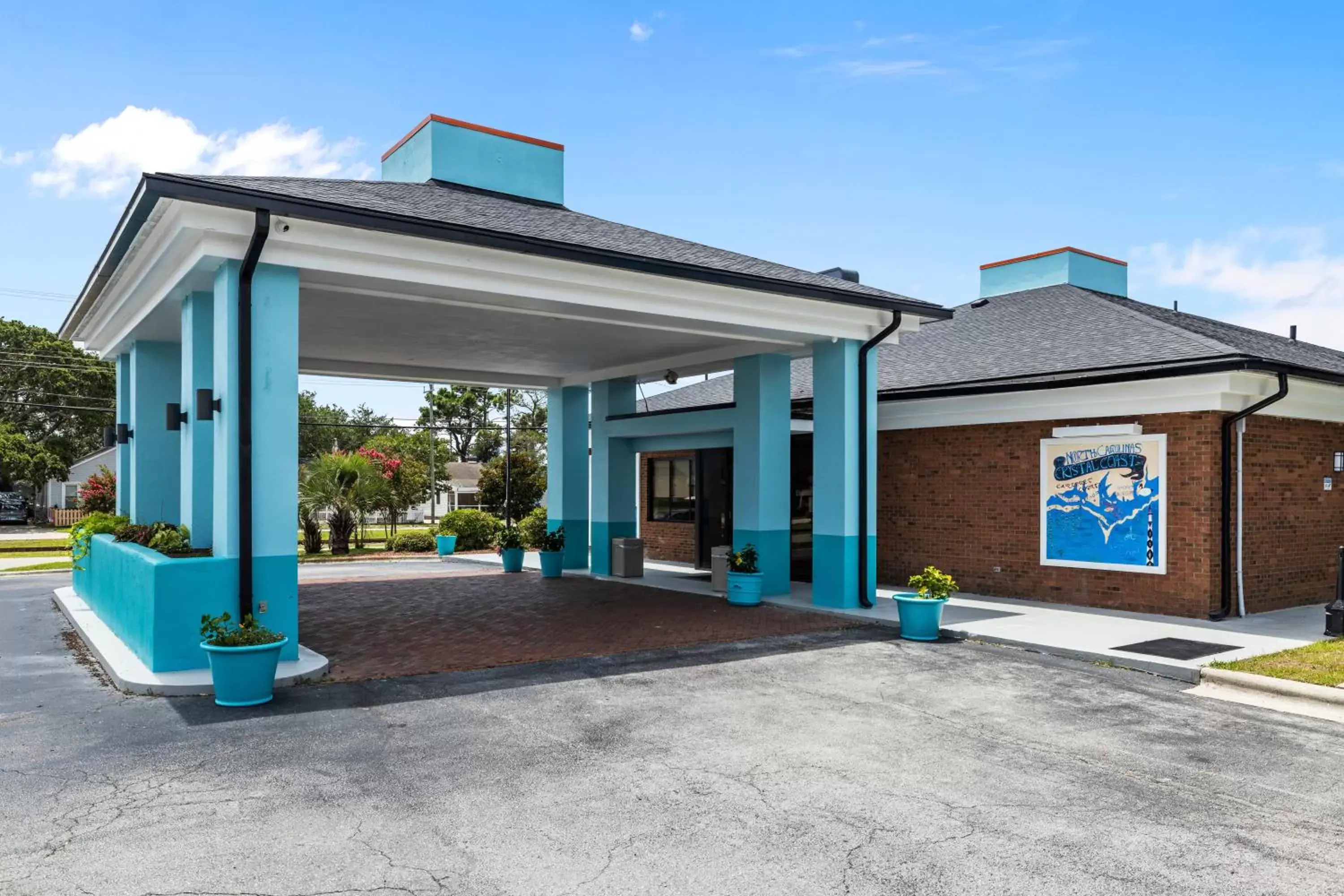 Property building in Garnet Inn & Suites, Morehead City near Atlantic Beach Property building in Garnet Inn & Suites, Morehead City near Atlantic Beach