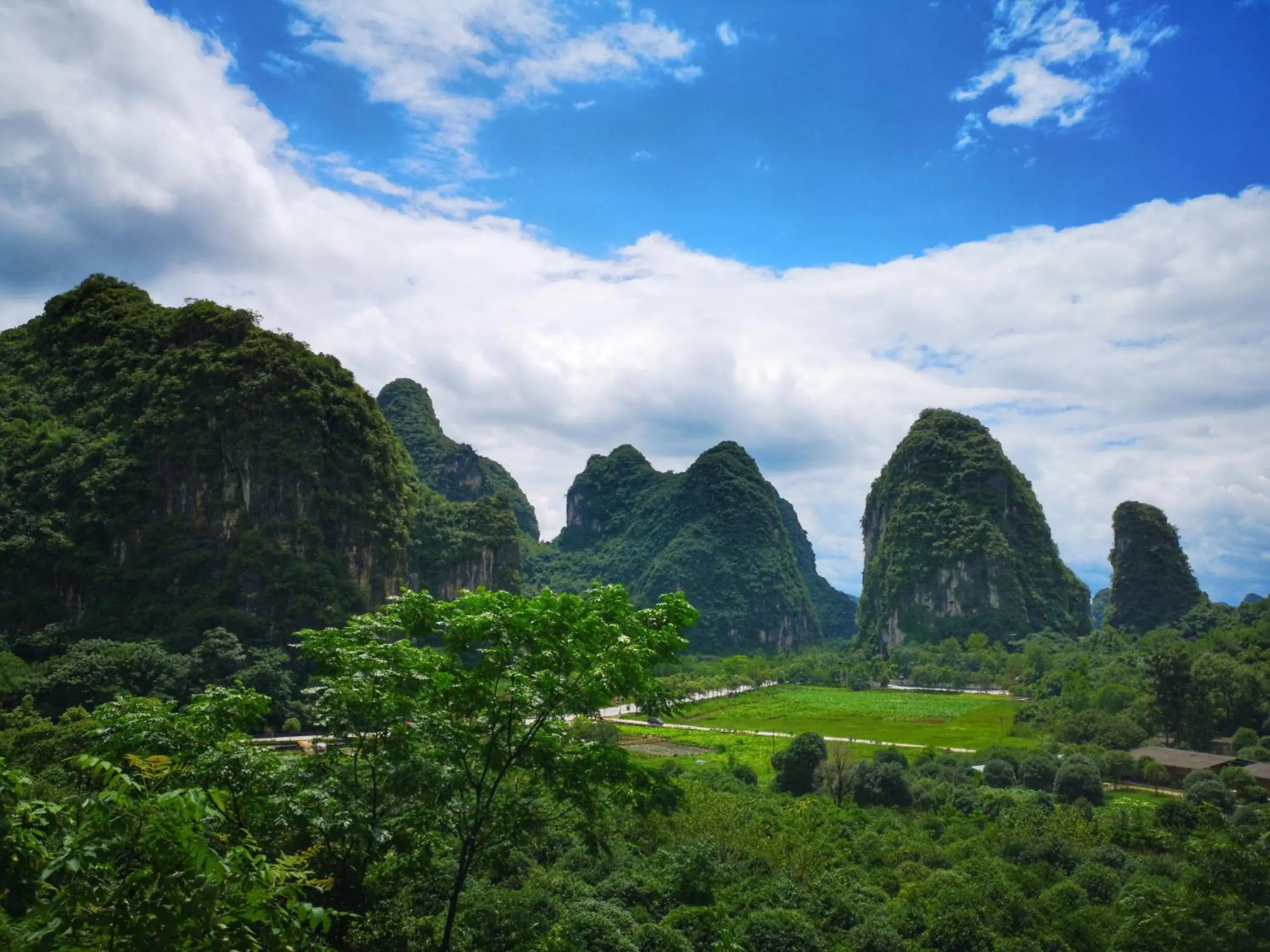 Hiking, Mountain View in Yangshuo Moondance Hotel