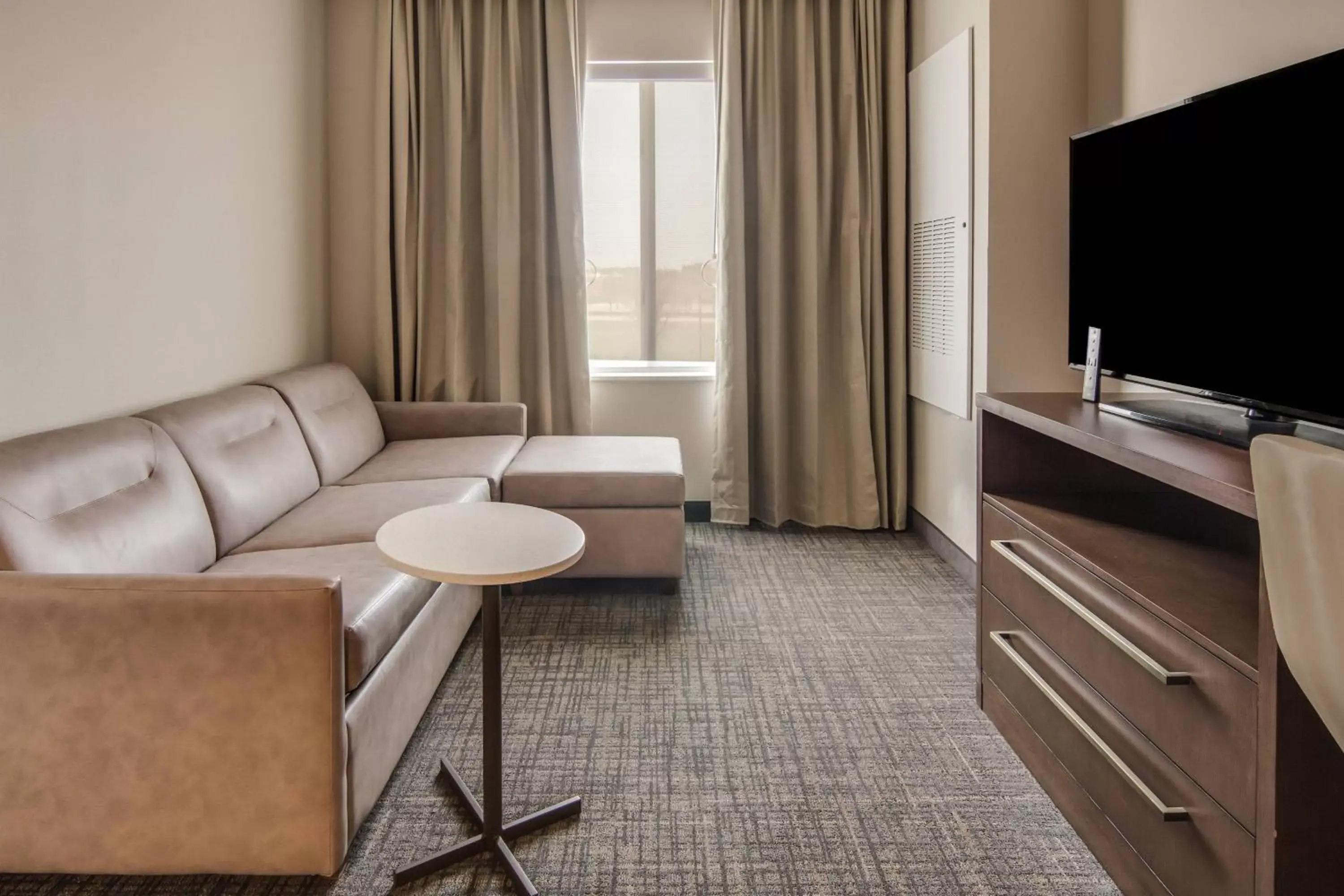 Living room, TV/Entertainment Center in Residence Inn by Marriott Dallas DFW Airport West/Bedford