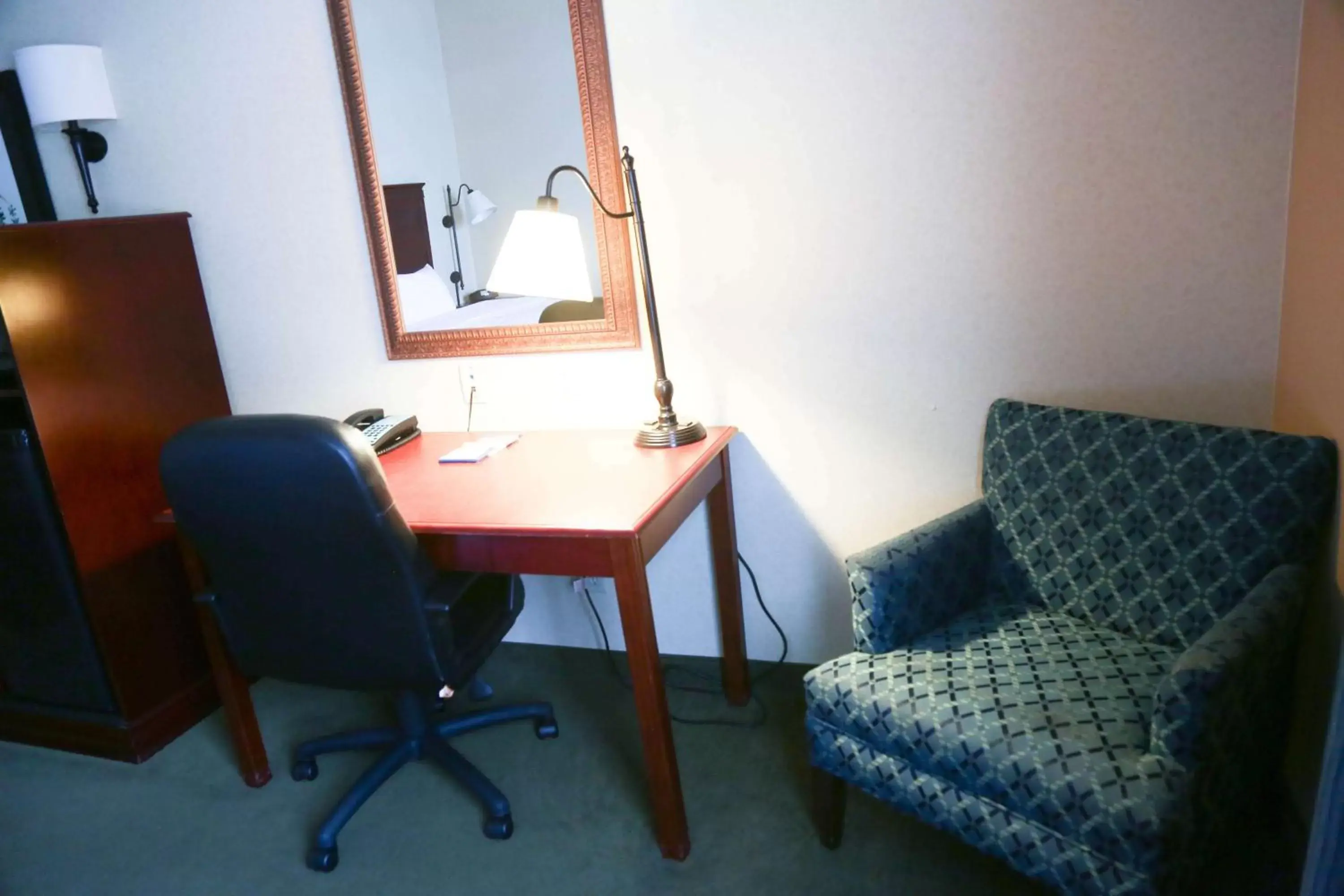 Bedroom, Seating Area in Hampton Inn Morehead