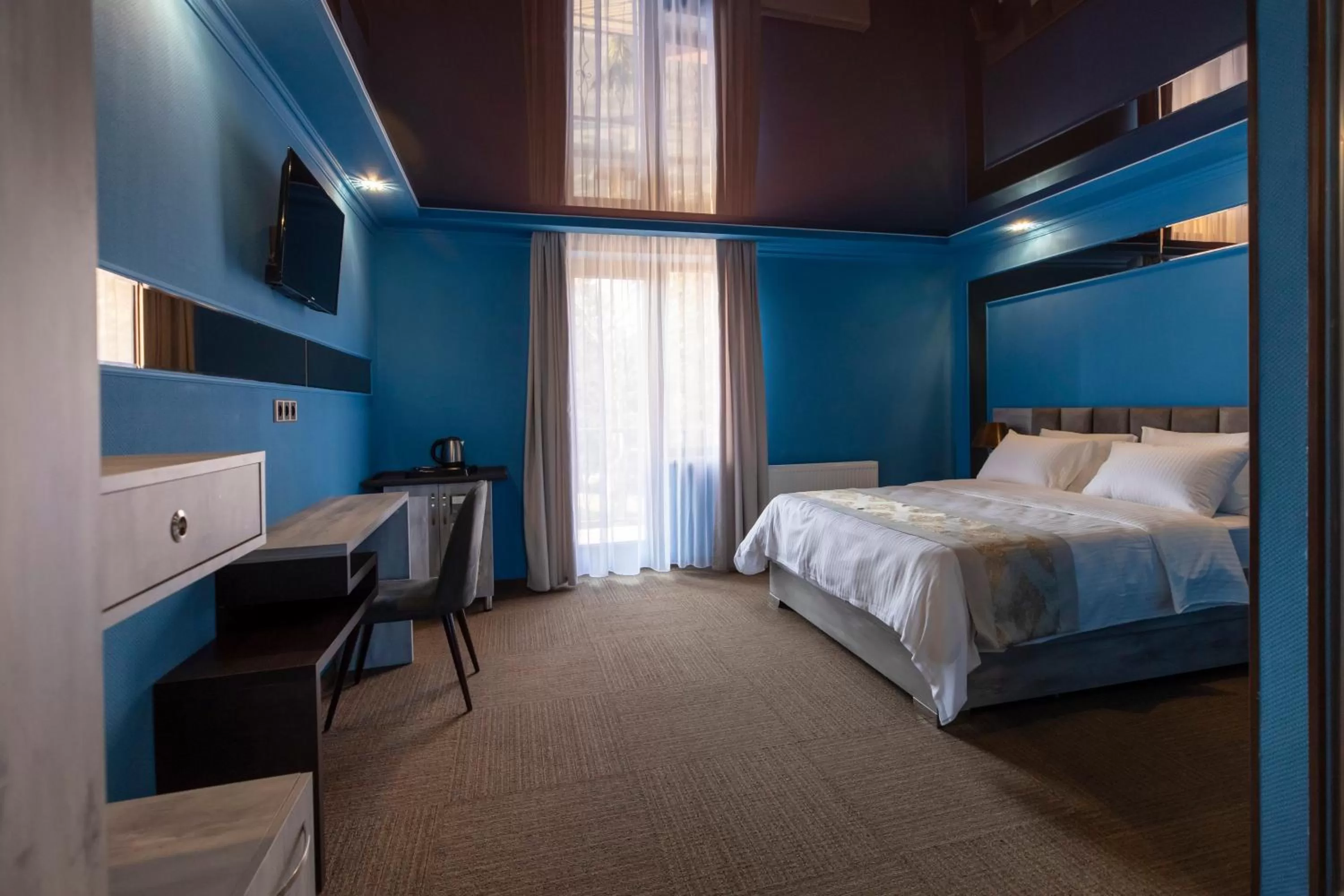 Bedroom, Bed in Georgia Gold