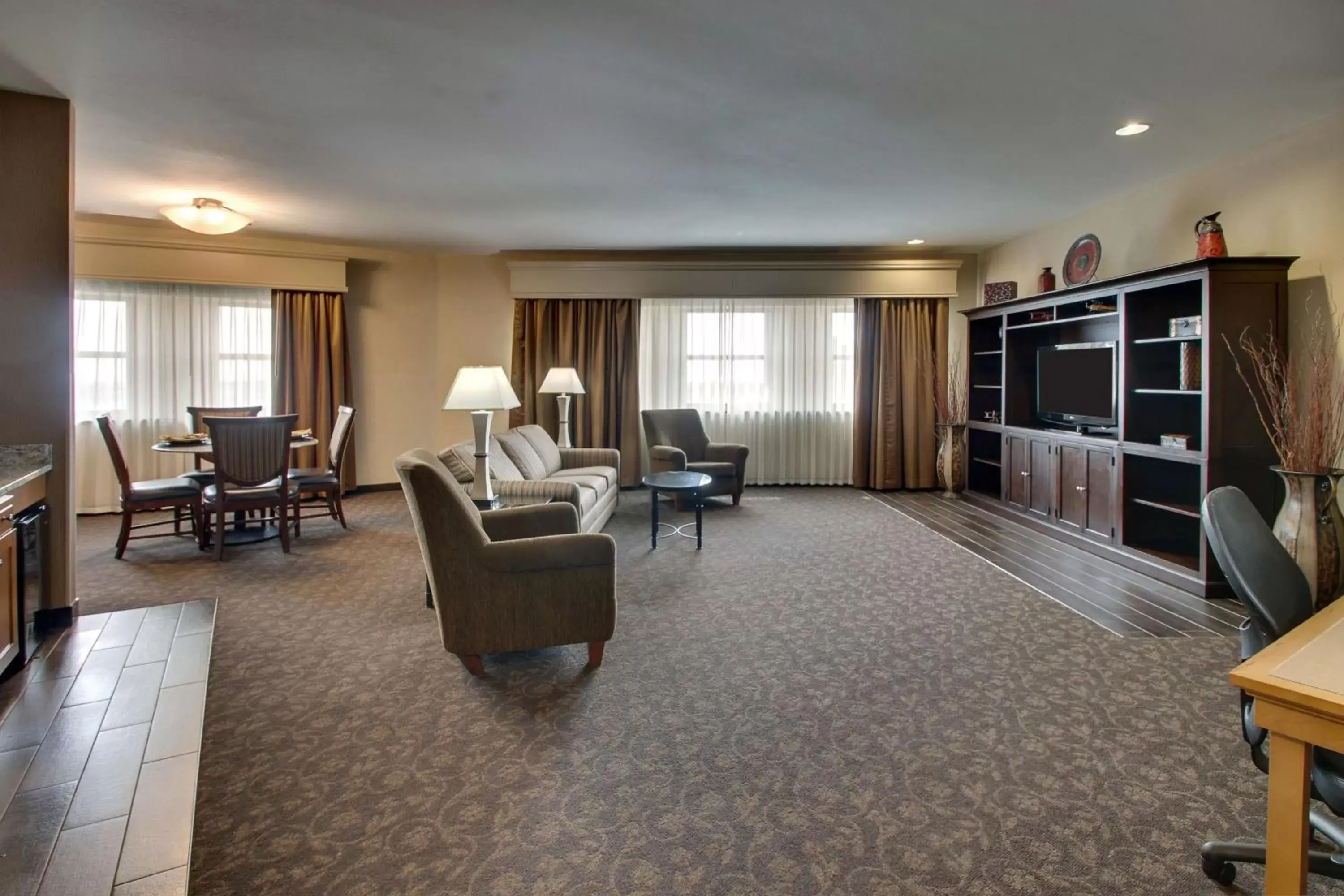 Photo of the whole room, Seating Area in Drury Plaza Hotel Broadview Wichita