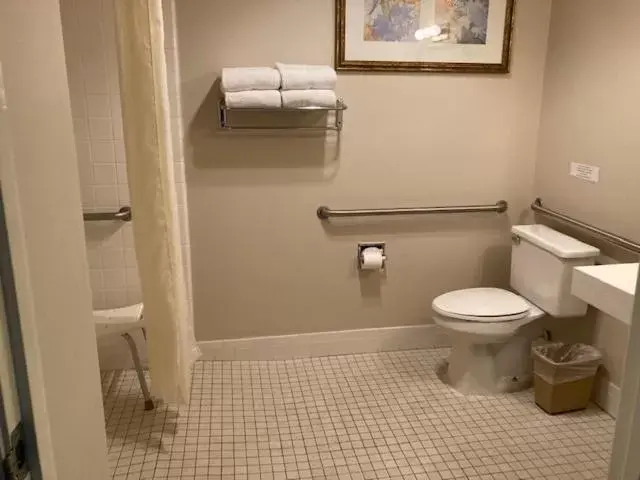 Bathroom in Days Inn by Wyndham Capitol Reef