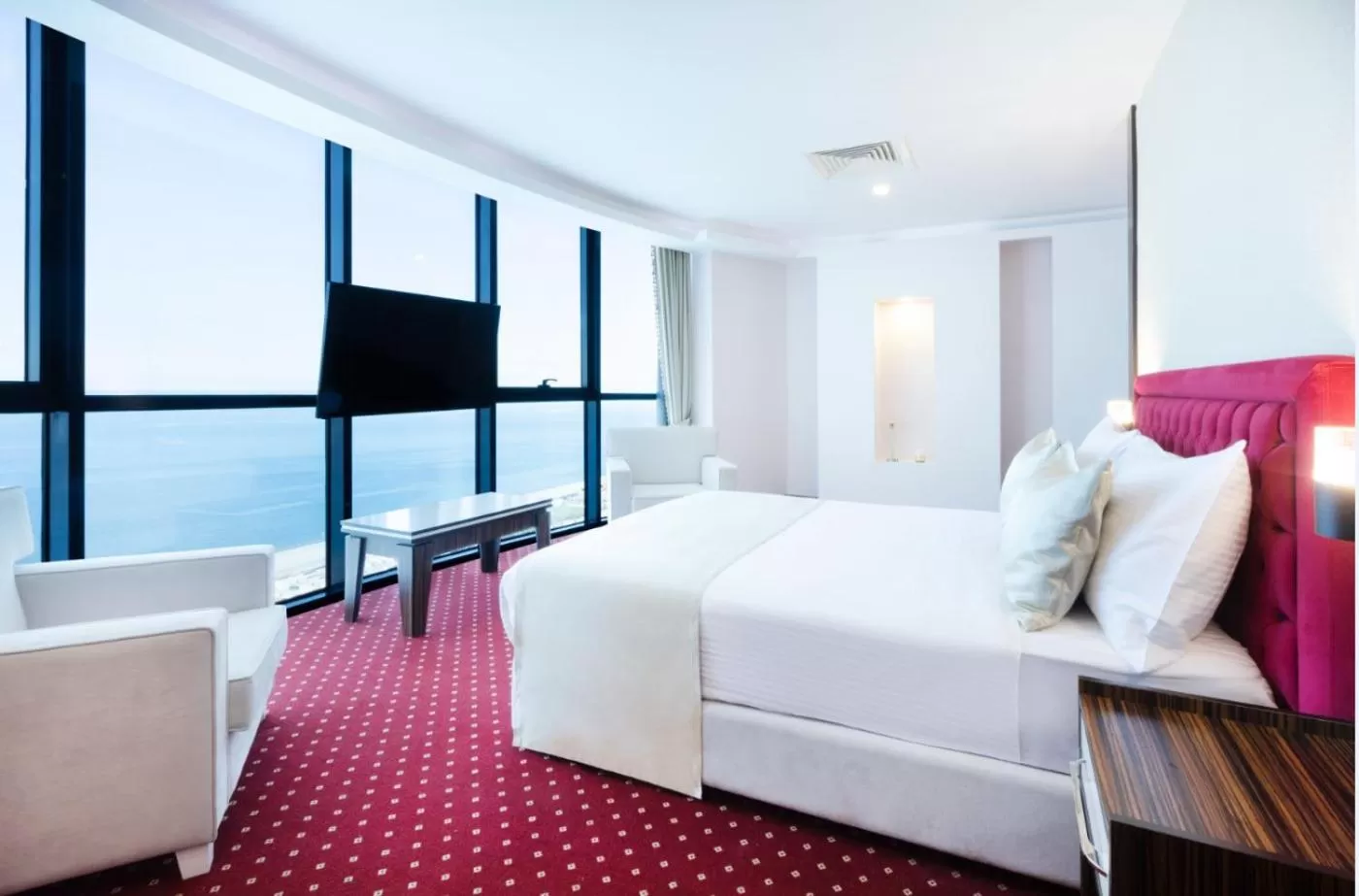 Bedroom, Bed in Sky Tower King Hotel