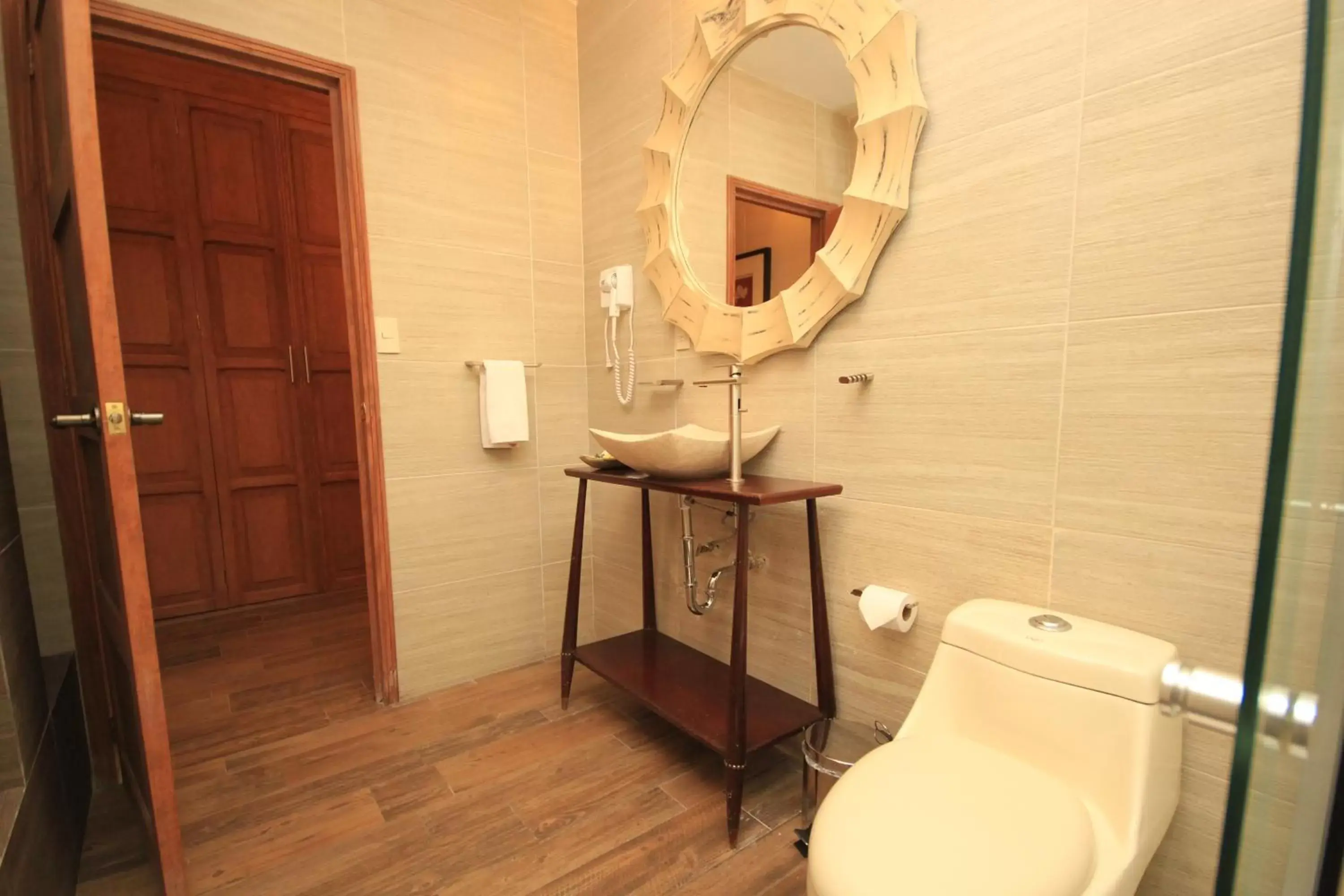 Toilet, Bathroom in Hotel Boutique Ponciano