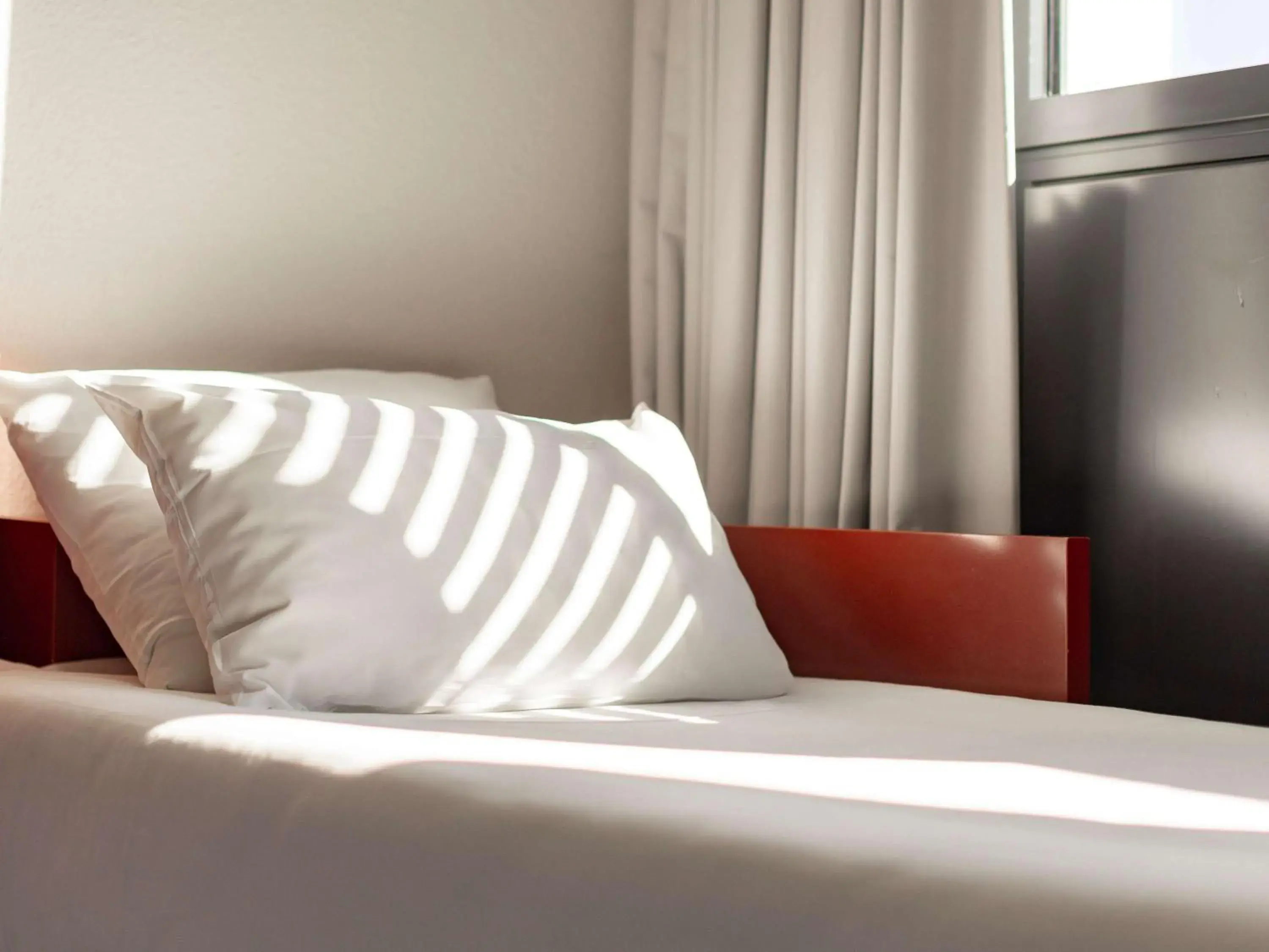 Bedroom, Bed in Novotel Suites Marseille Centre Euromed