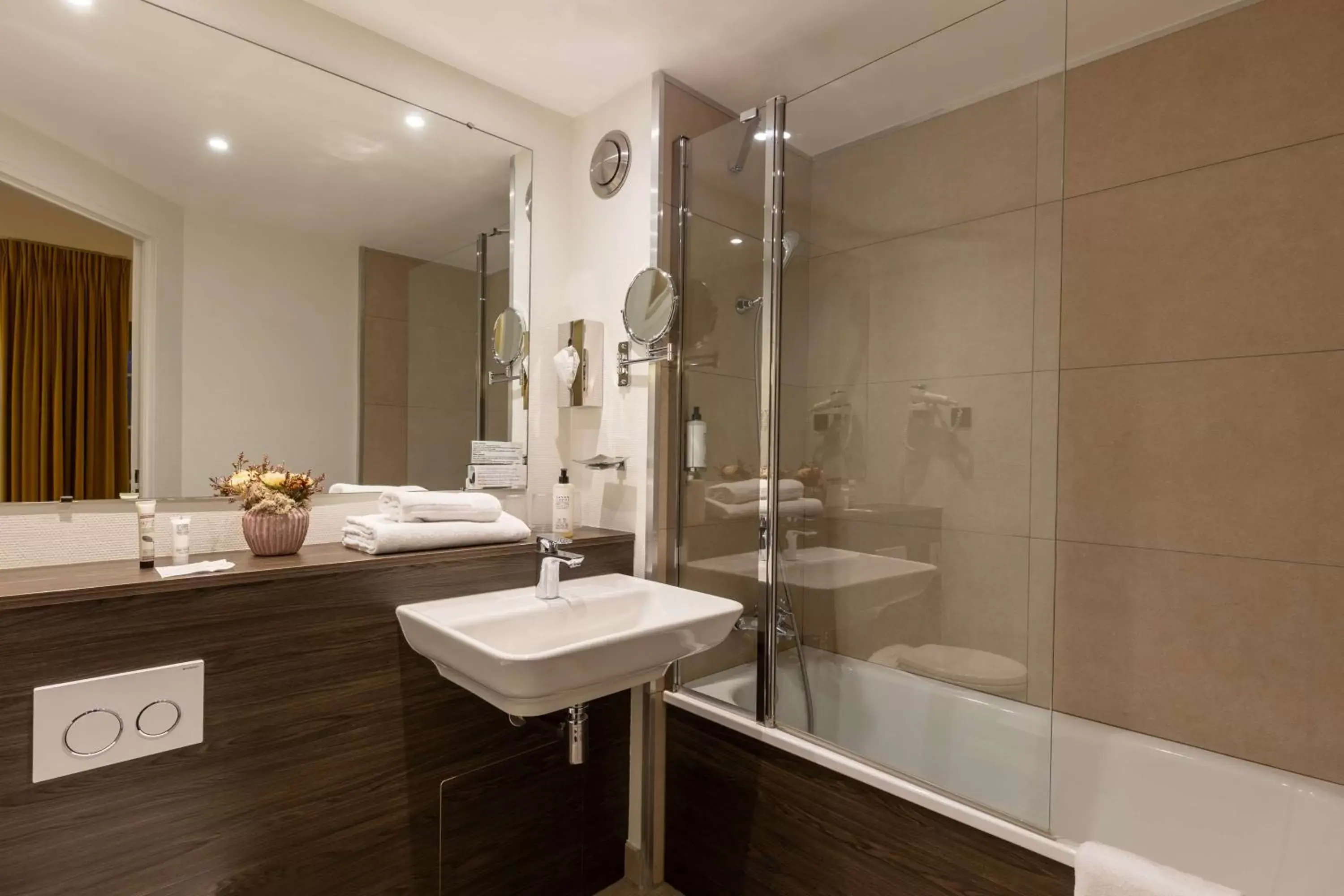 Bathroom in Best Western Royal Hotel Caen