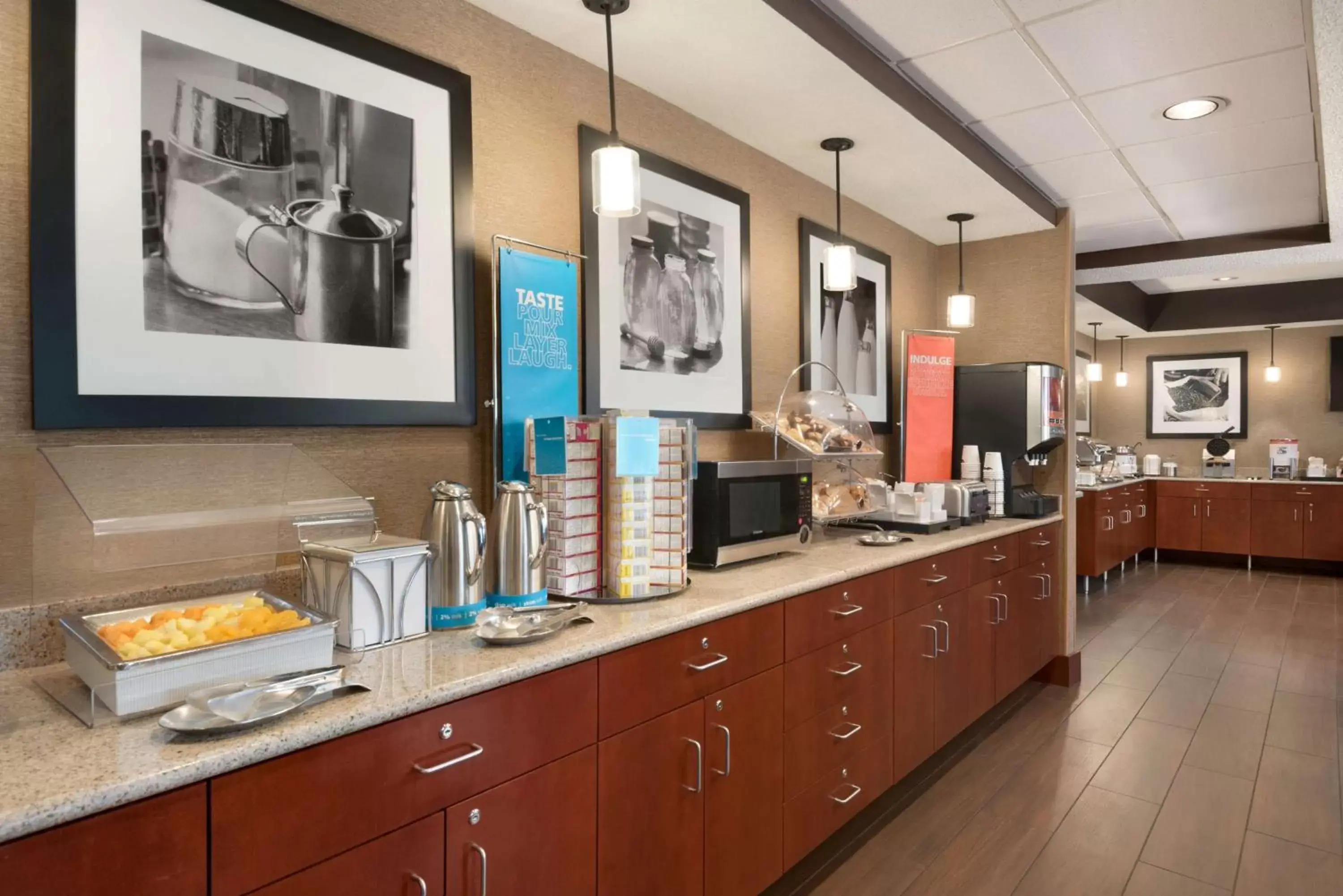 Breakfast, Kitchen/Kitchenette in Hampton Inn Battle Creek