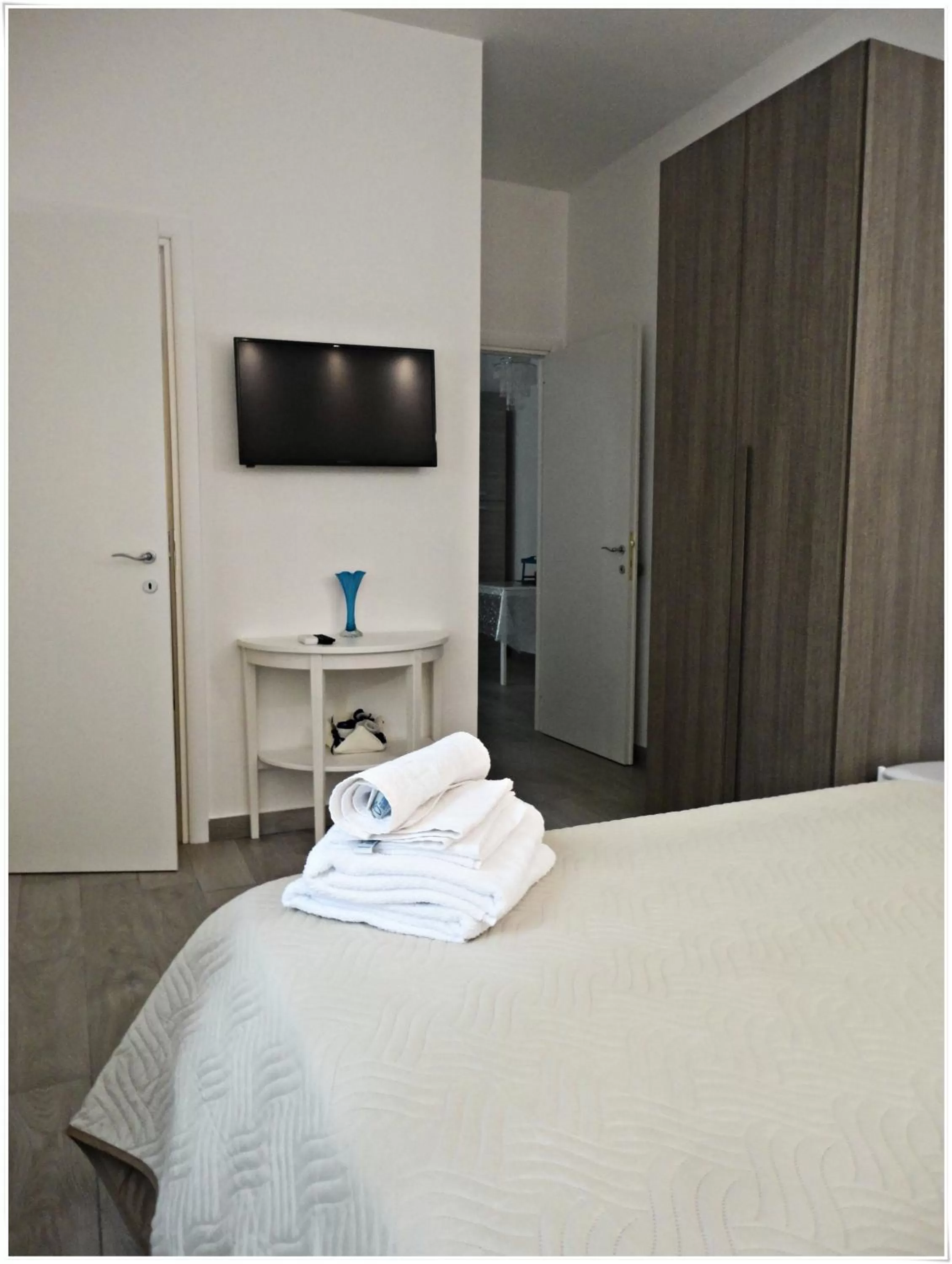 Shower, Bed in LunaBlù