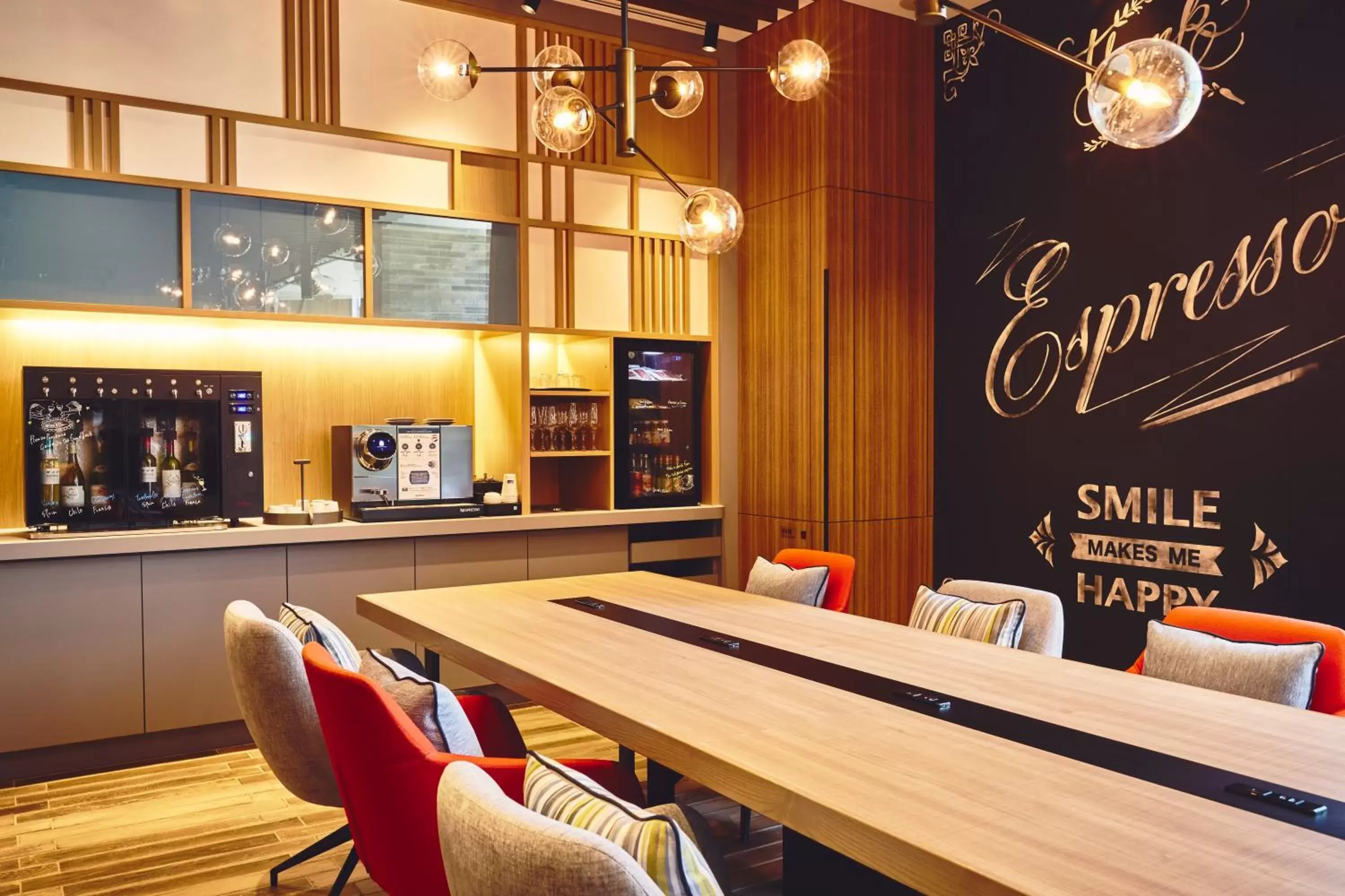 Seating area in Holiday Inn Express Osaka City Centre- Midosuji, an IHG Hotel